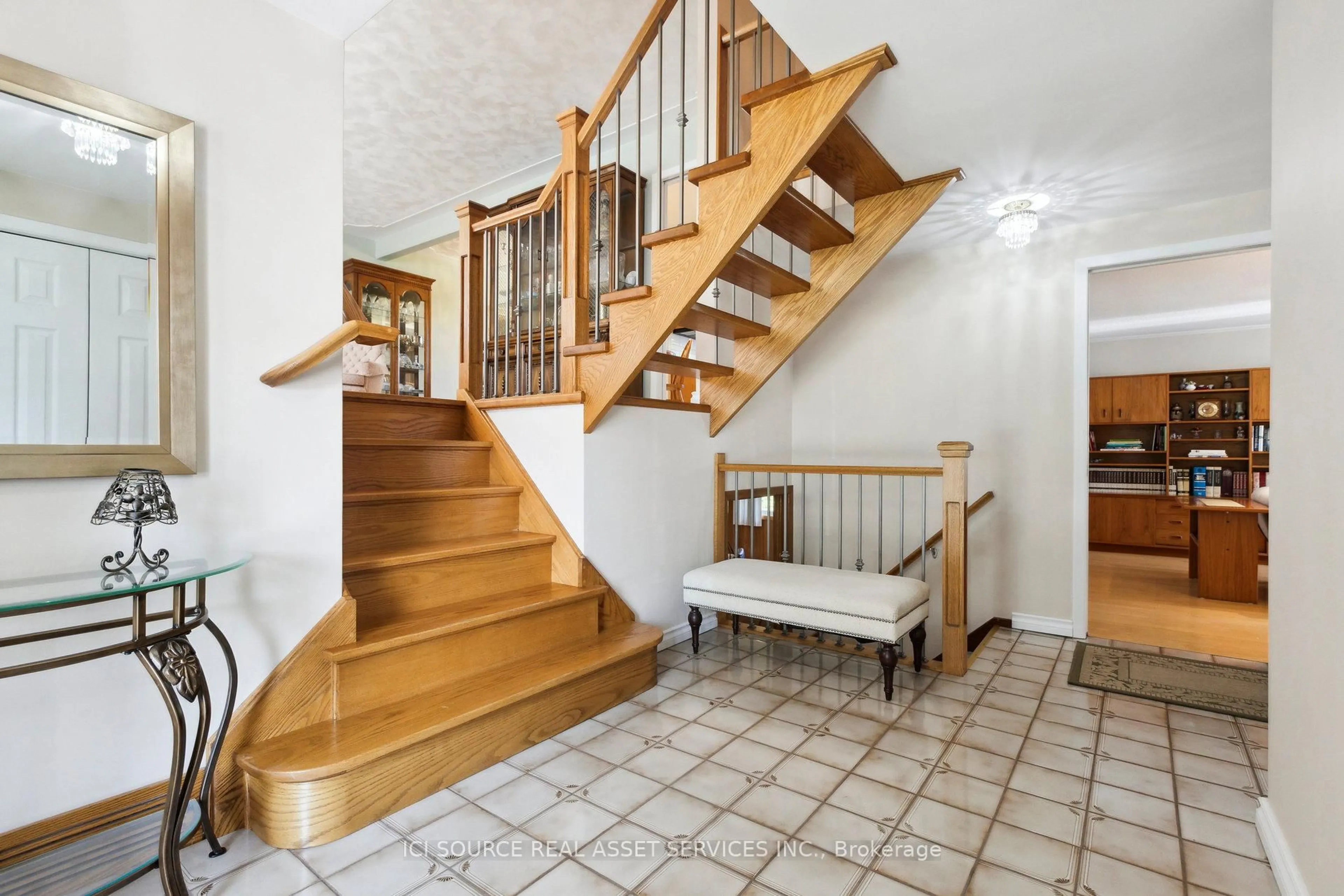 Stairs for 39 Tutton Pl, Cambridge Ontario N1R 4S7