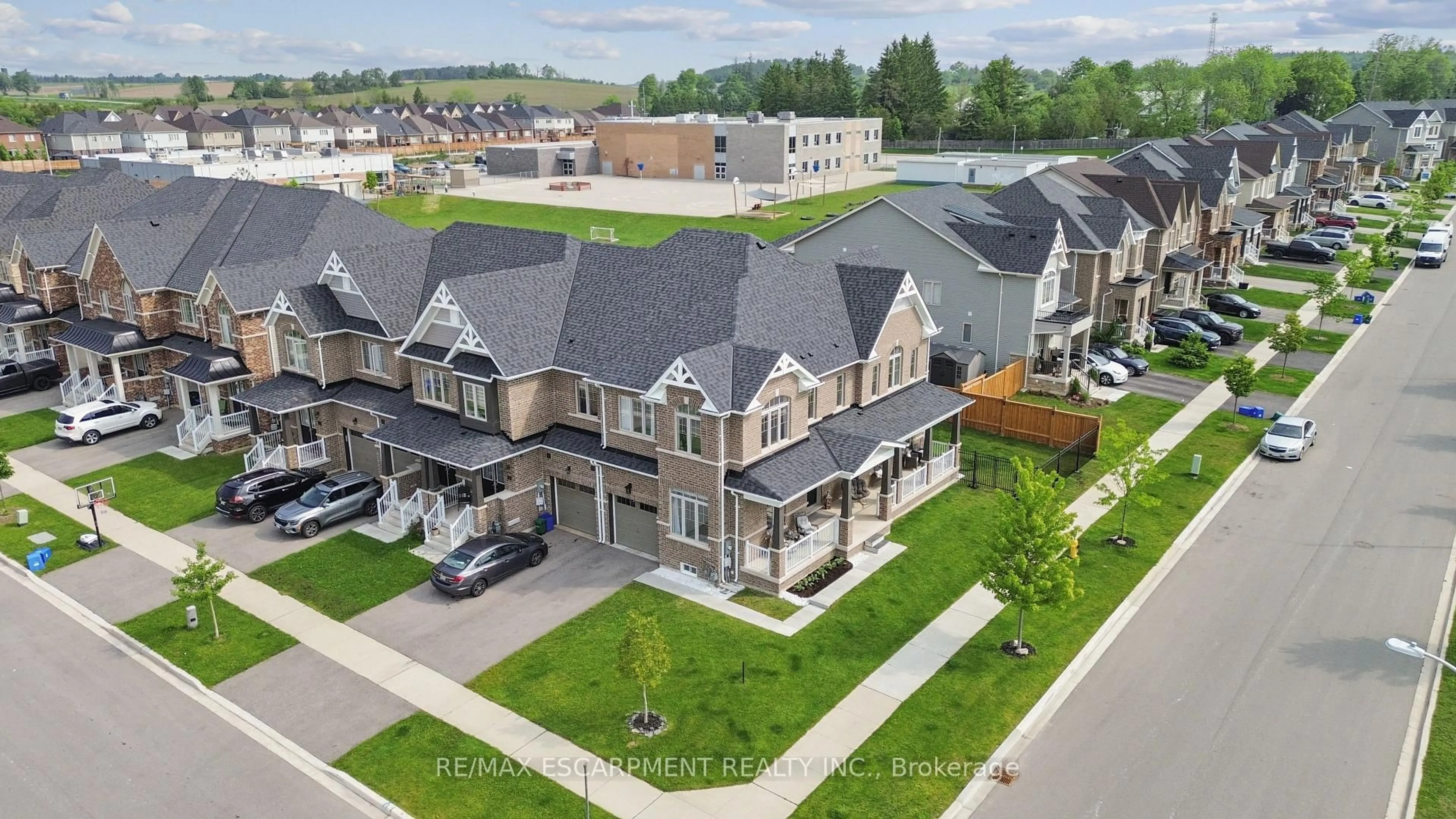 A pic from outside/outdoor area/front of a property/back of a property/a pic from drone, street for 100 Taylor Ave, Guelph/Eramosa Ontario N0B 2K0
