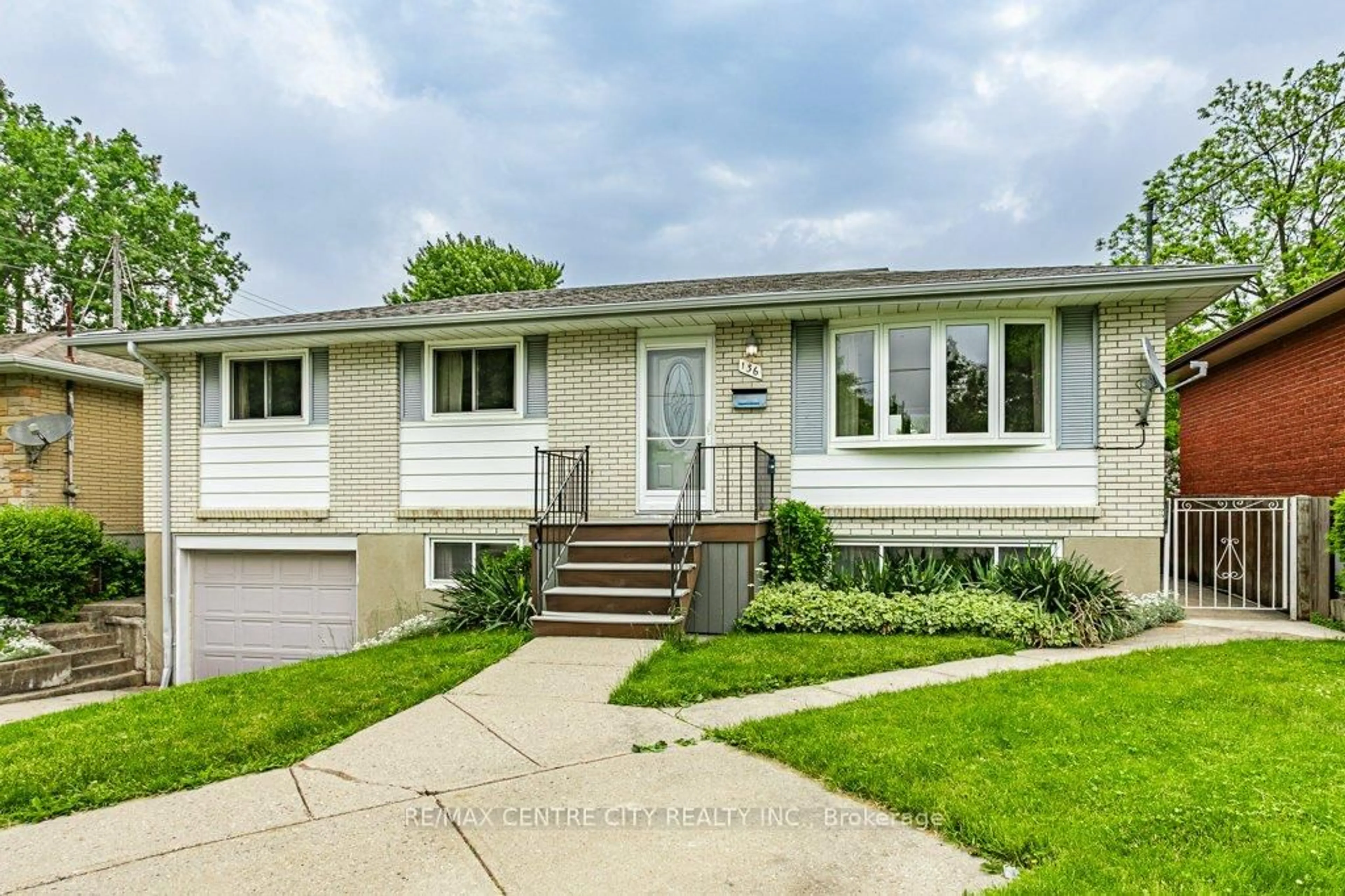 Home with vinyl exterior material, street for 136 Lyman St, London East Ontario N5Y 1M8