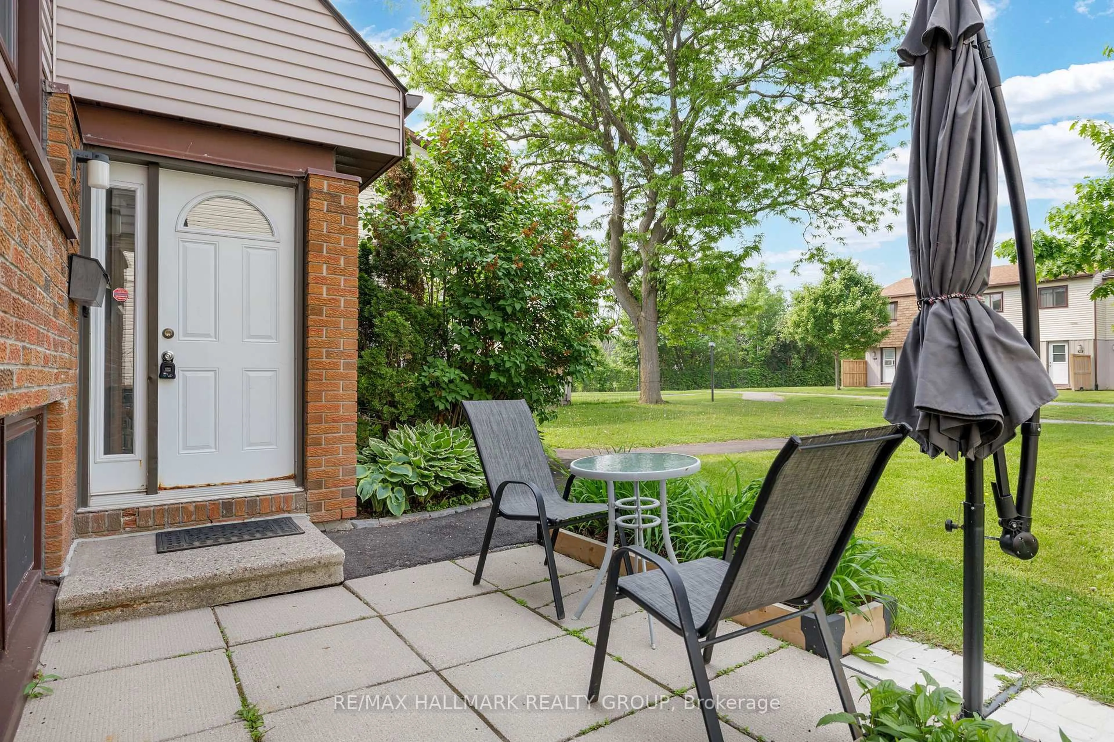 Patio, street for 14 Woodvale Green #B, Ottawa Ontario K2G 4G8