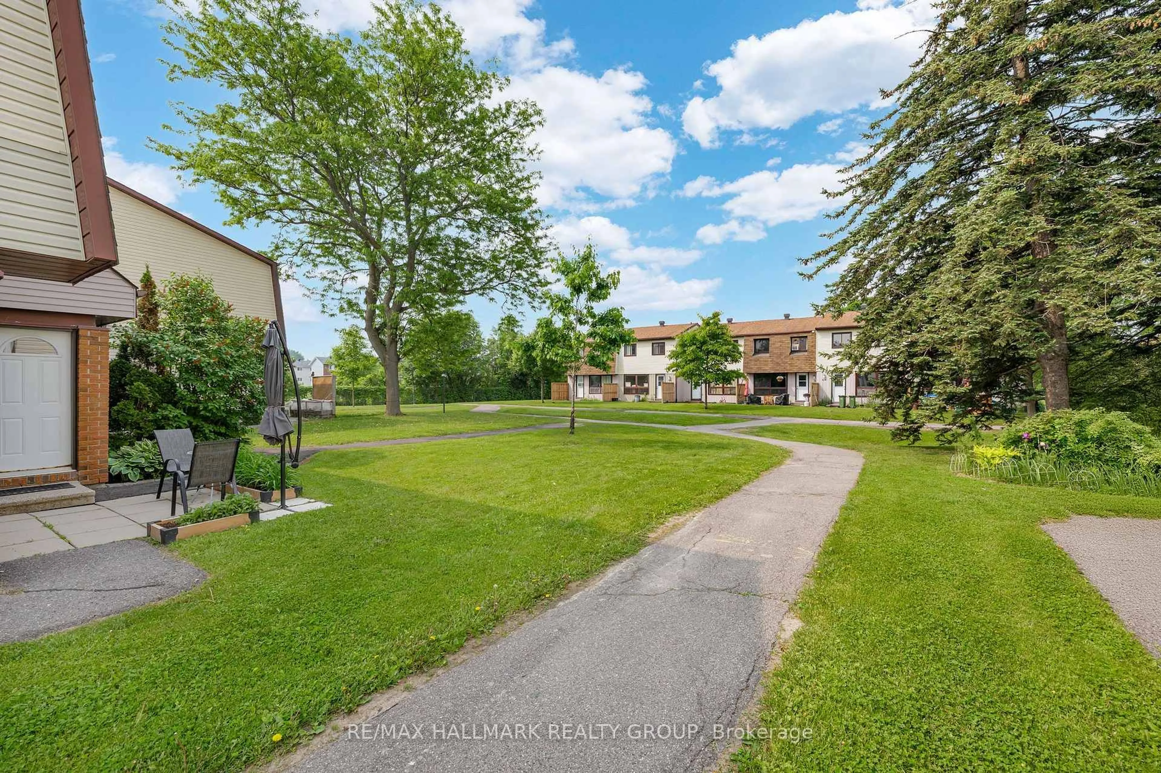 Unknown for 14 Woodvale Green #B, Ottawa Ontario K2G 4G8