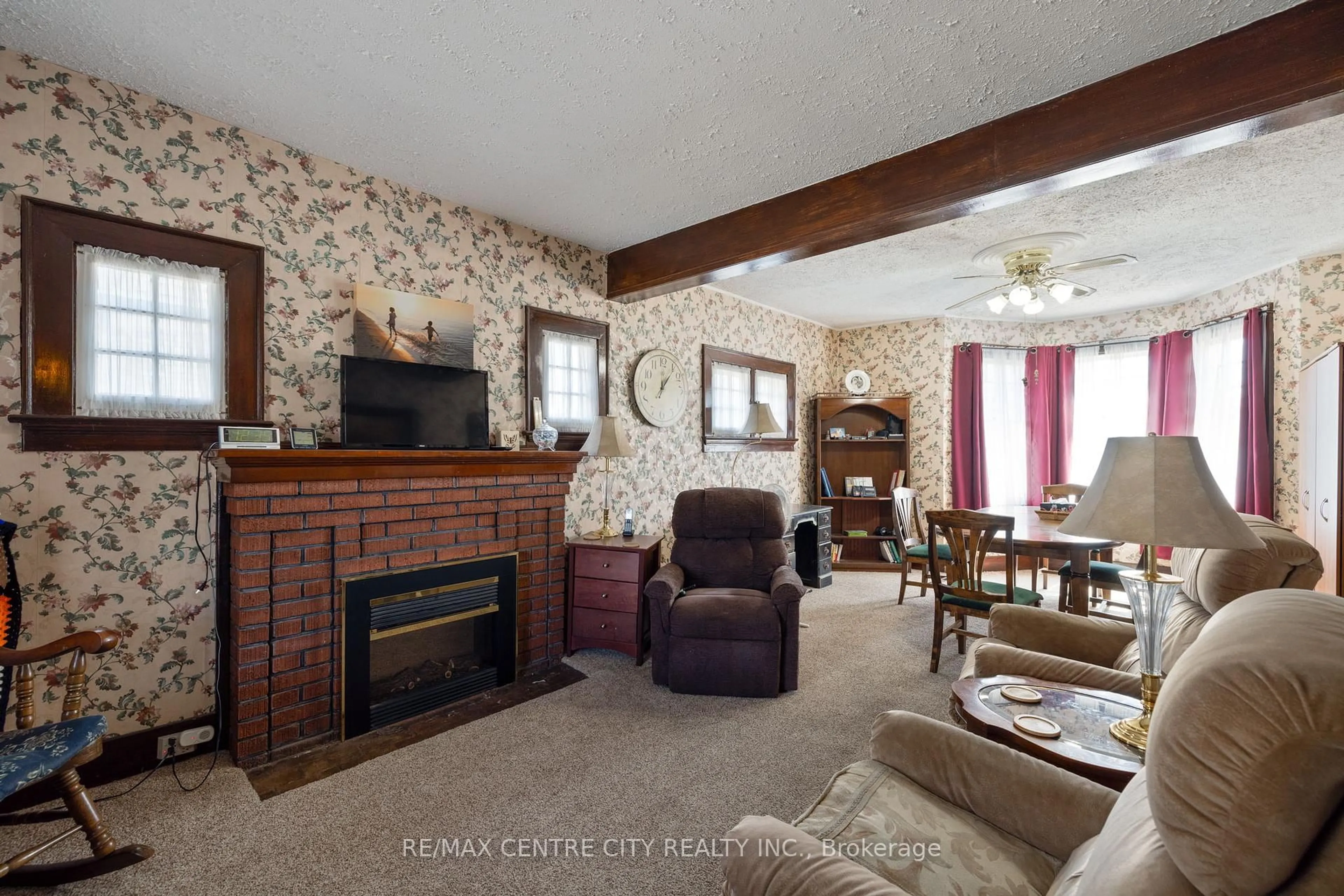 Living room with furniture, unknown for 14 James St, Strathroy-Caradoc Ontario N7G 1S5
