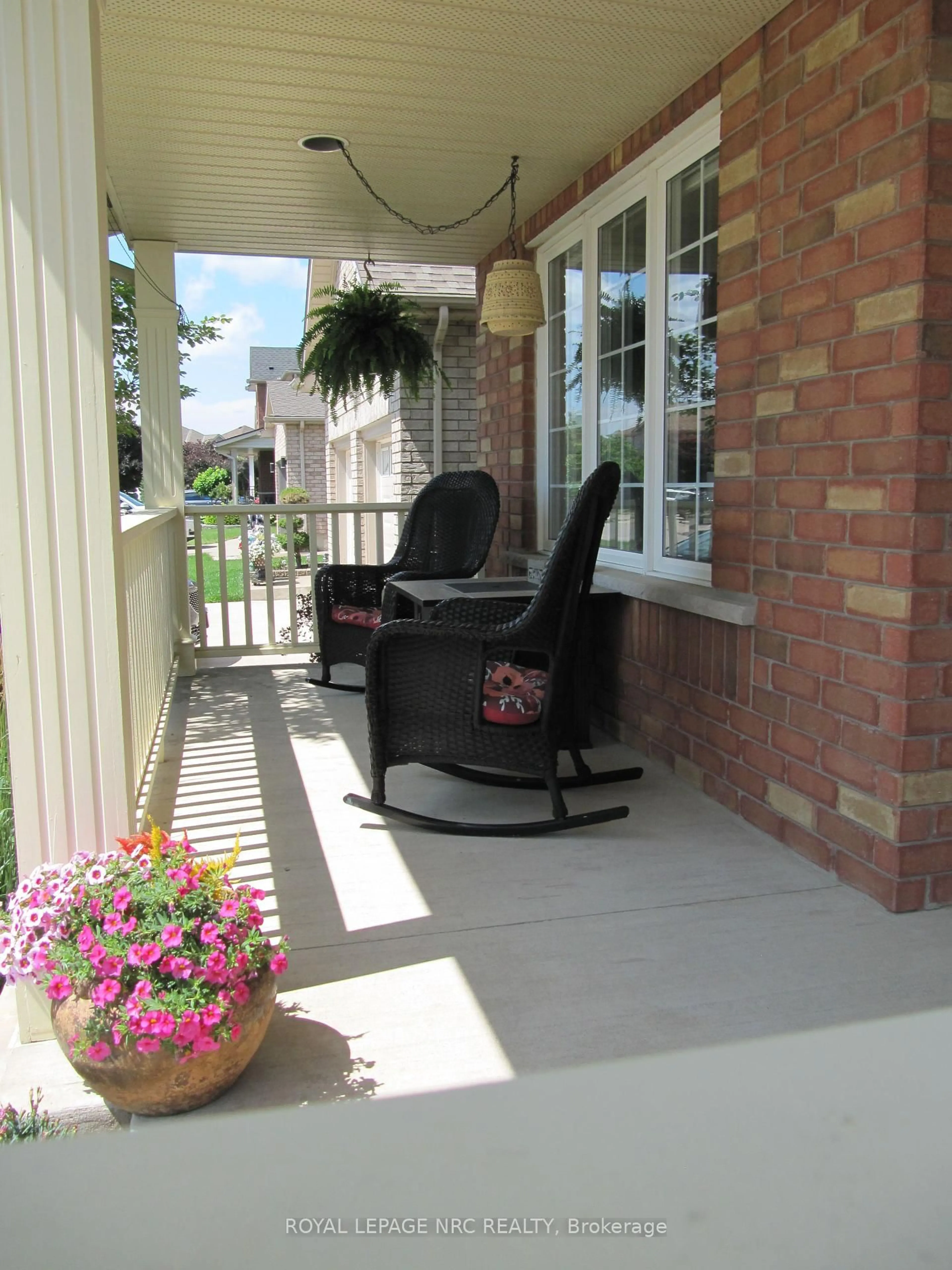 Patio, street for 36 Honey Locust Circ, Thorold Ontario L2V 5E2