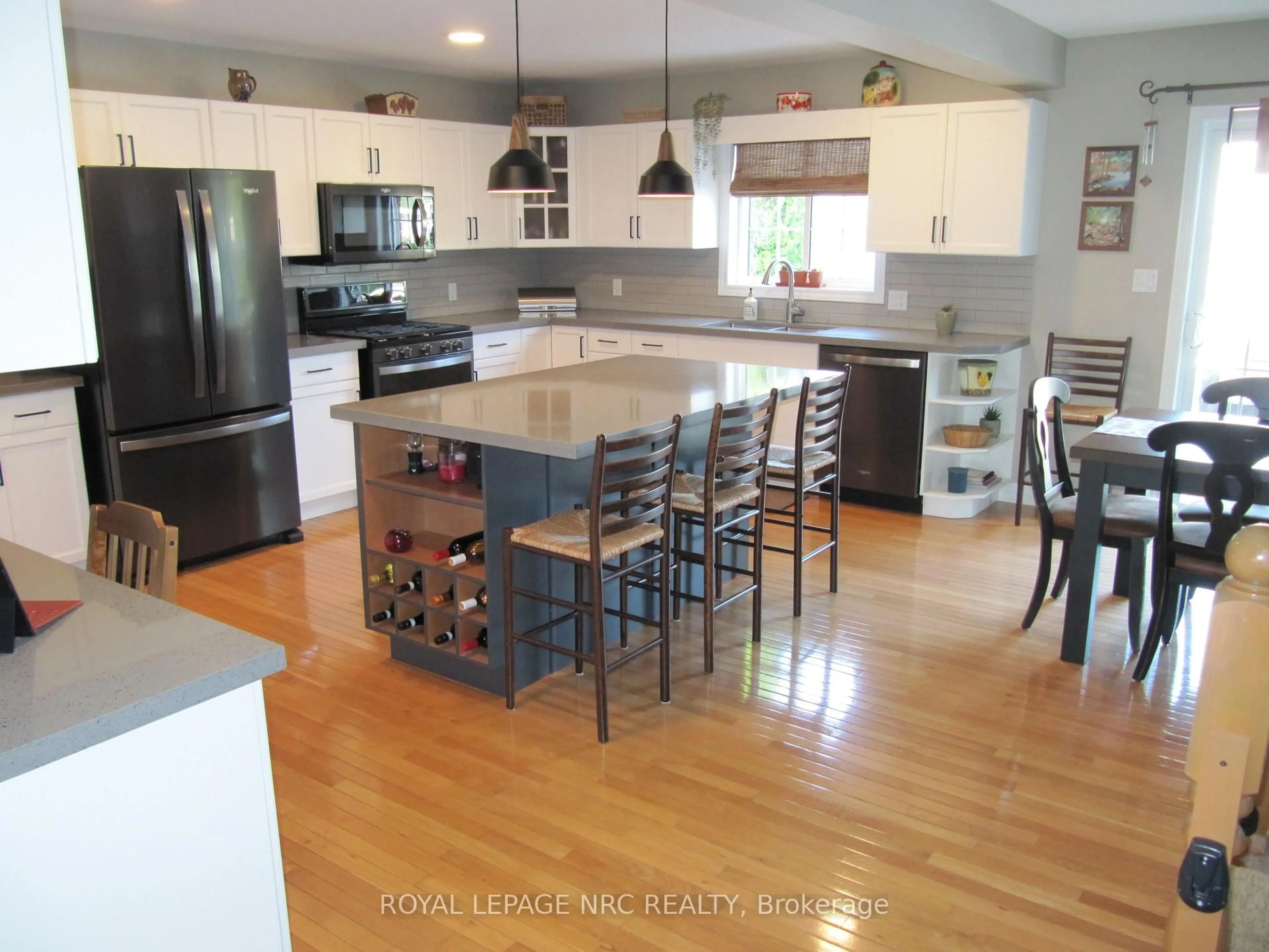 Open concept kitchen, unknown for 36 Honey Locust Circ, Thorold Ontario L2V 5E2