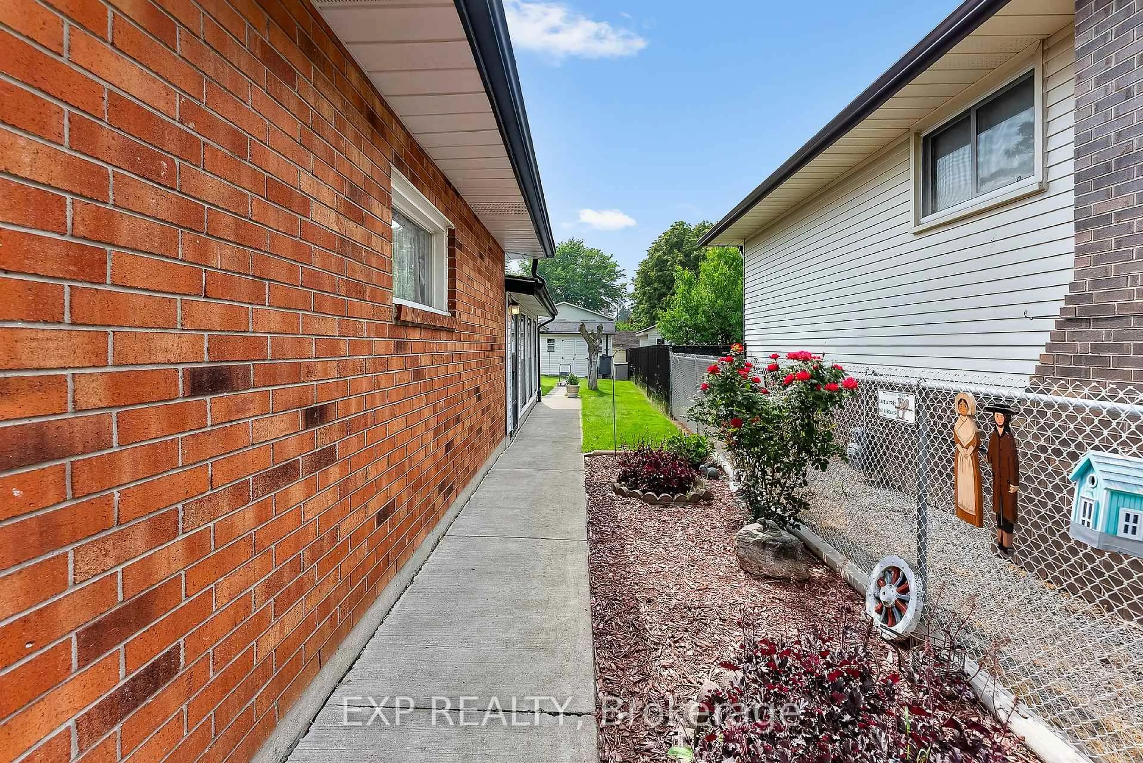 Home with brick exterior material, street for 6011 Pitton Rd, Niagara Falls Ontario L2H 1S2