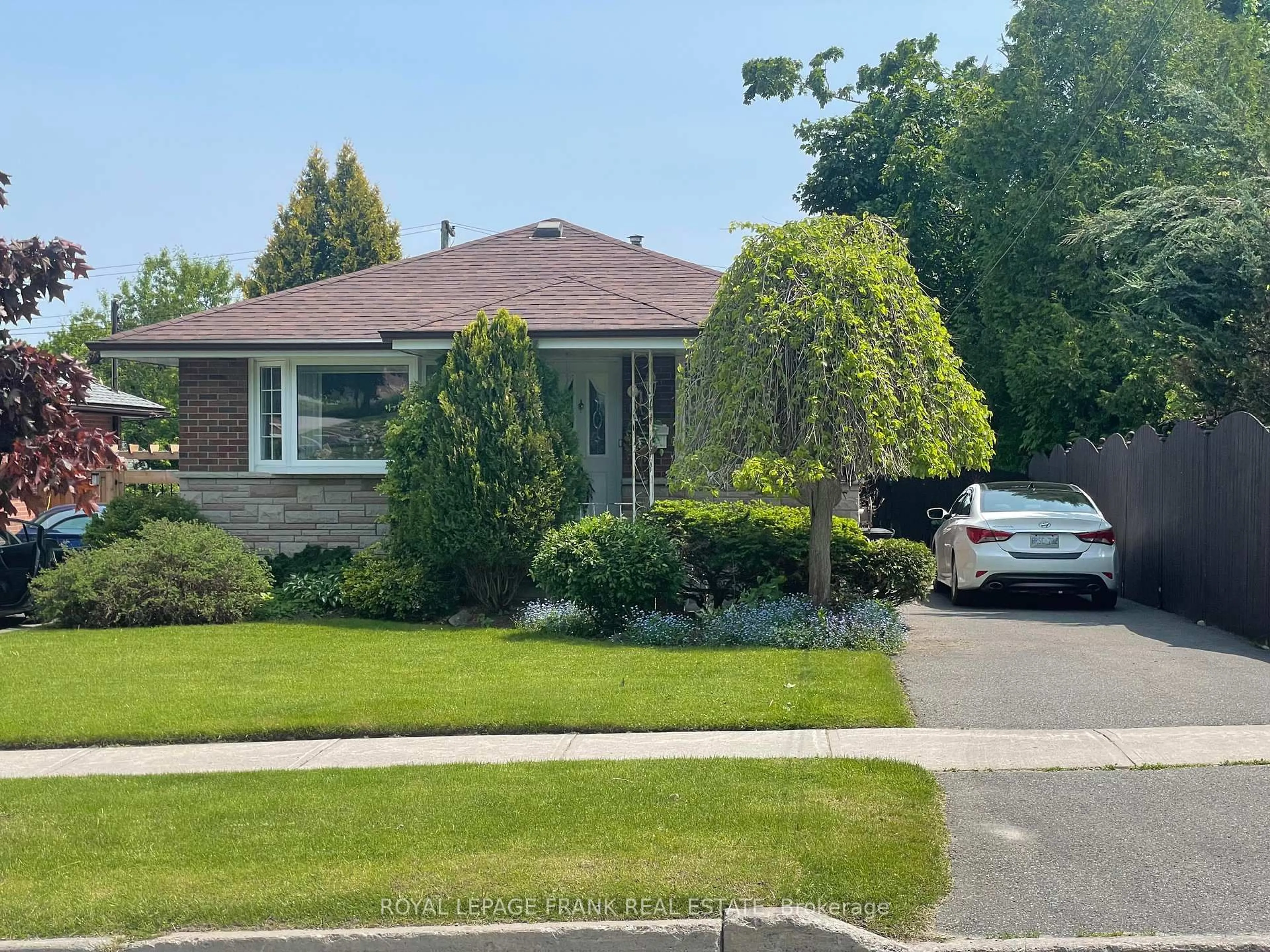 Unknown for 385 Bellevue St, Peterborough North Ontario K9H 5G3