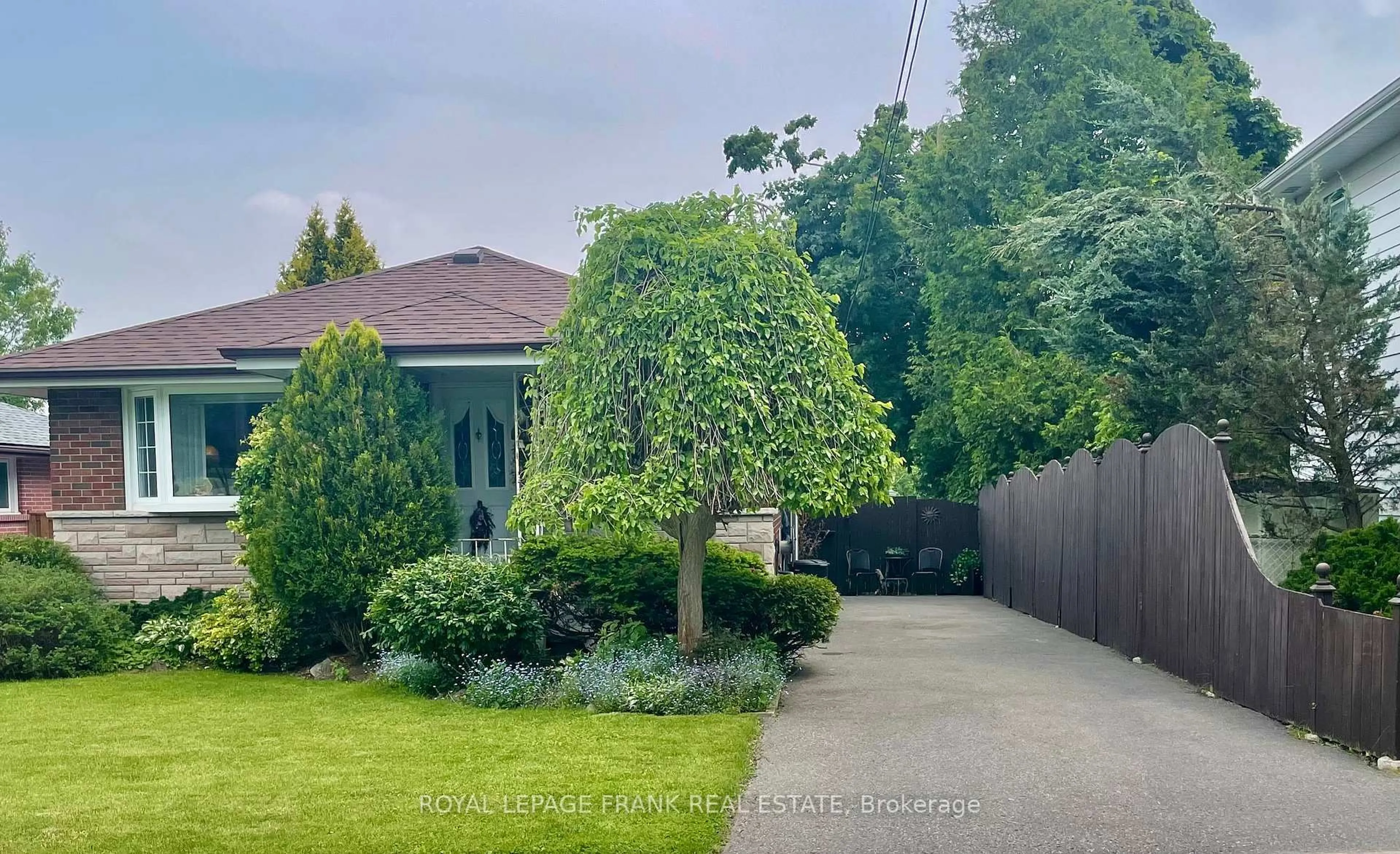 A pic from outside/outdoor area/front of a property/back of a property/a pic from drone, street for 385 Bellevue St, Peterborough North Ontario K9H 5G3
