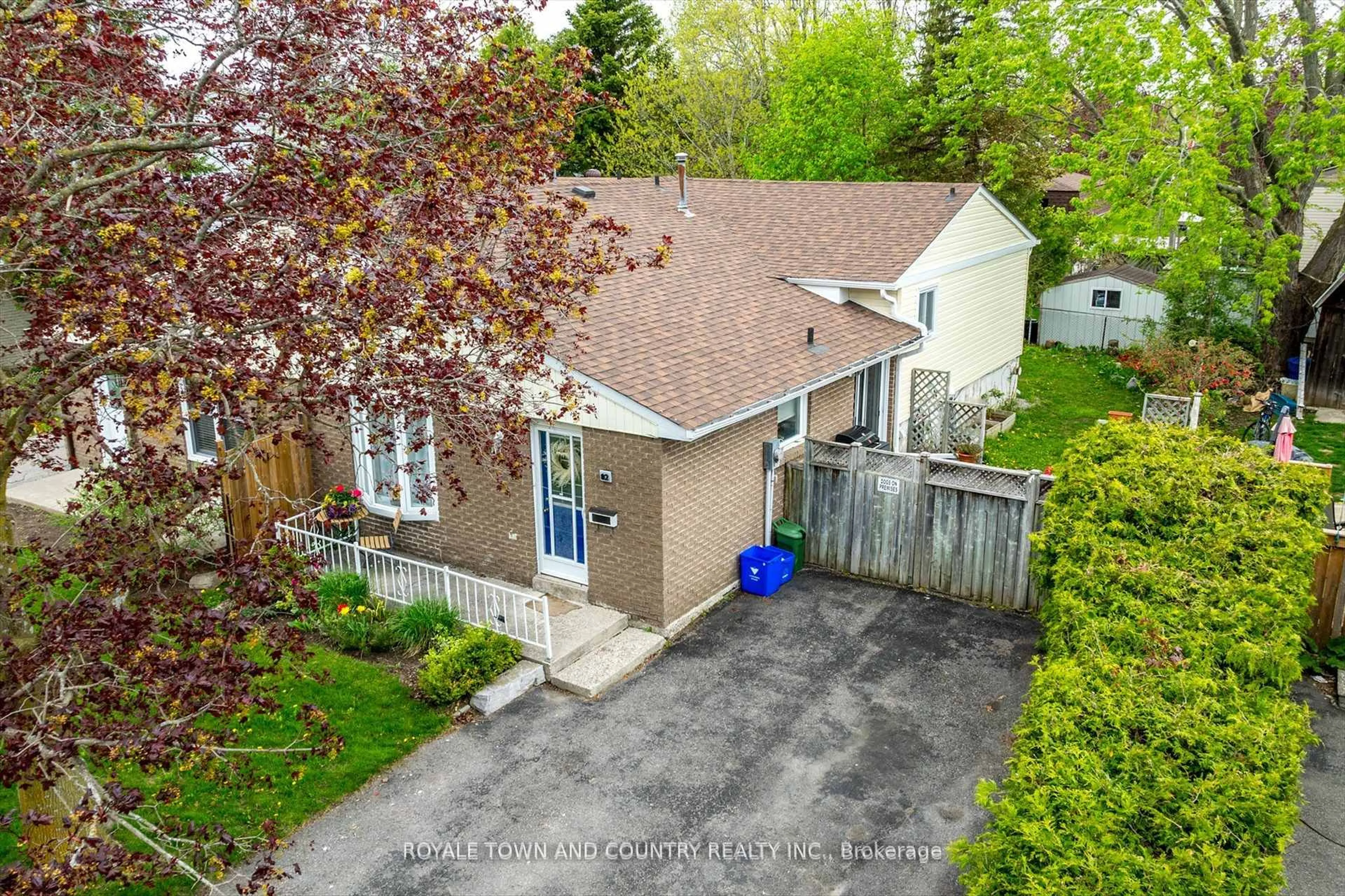 A pic from outside/outdoor area/front of a property/back of a property/a pic from drone, street for 82 Orchard Park Rd, Kawartha Lakes Ontario K9V 4V9