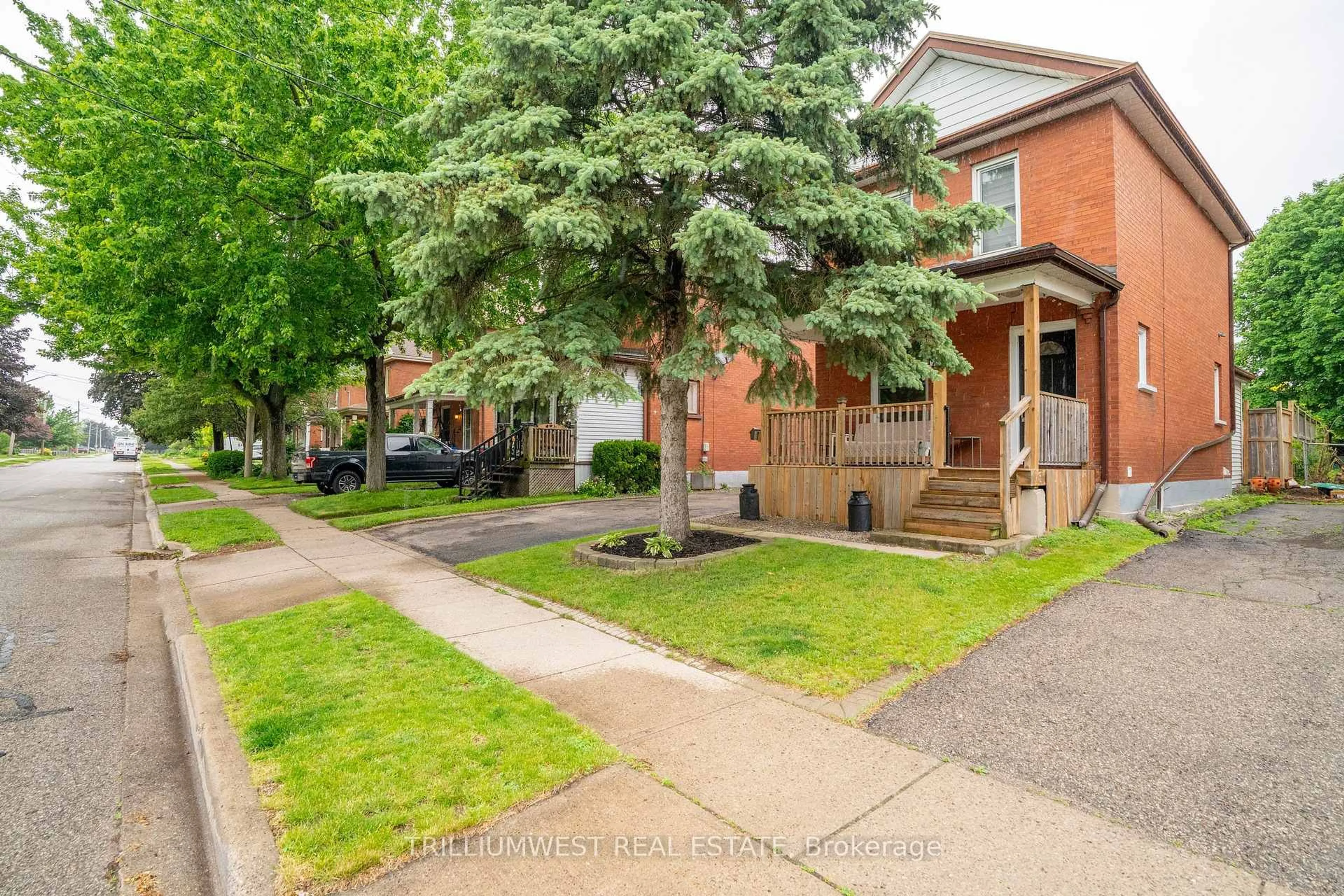 Home with brick exterior material, street for 59 Lowell St, Cambridge Ontario N1R 5E2