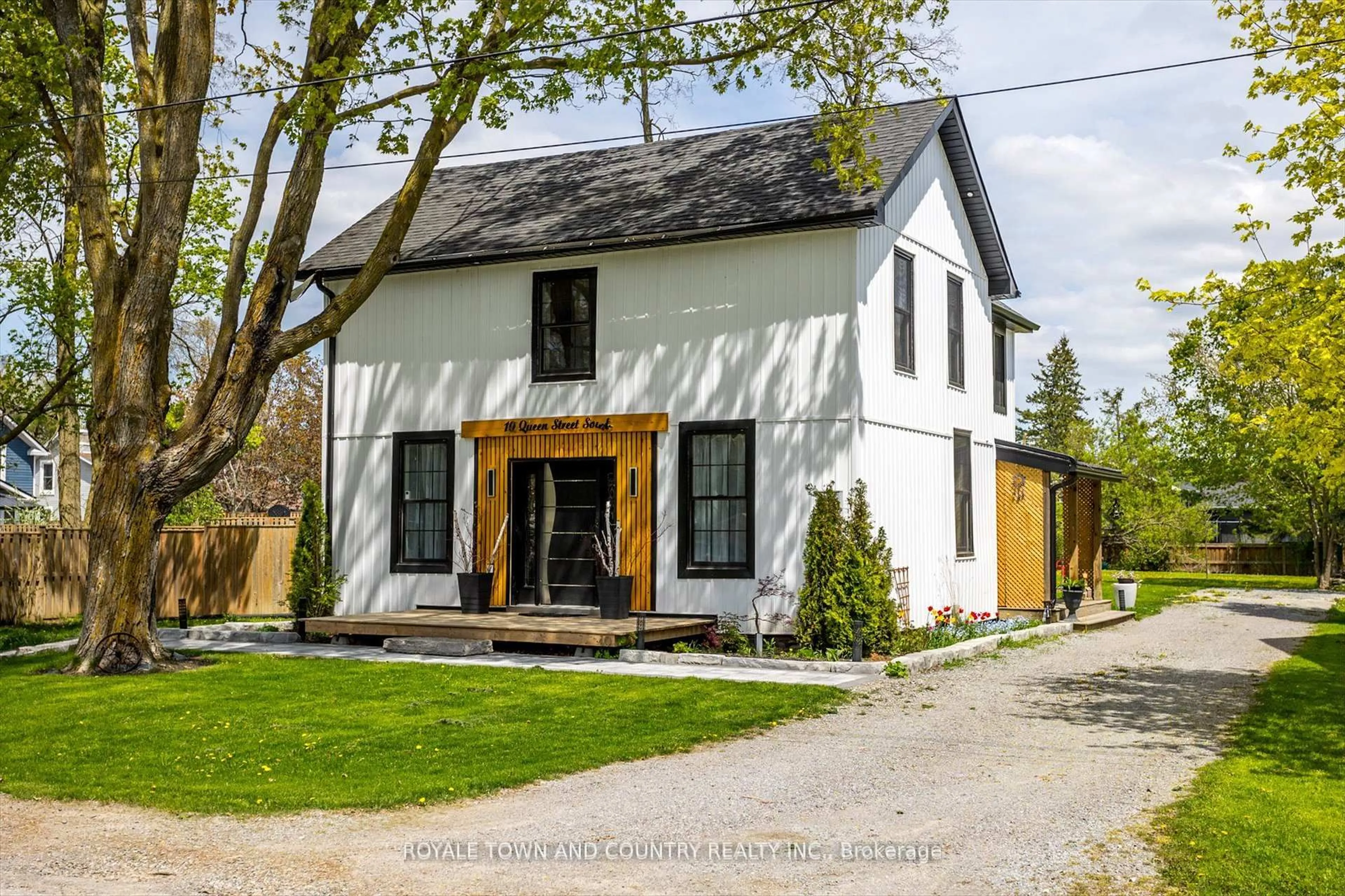 Unknown for 10 Queen St, Kawartha Lakes Ontario K0L 2W0