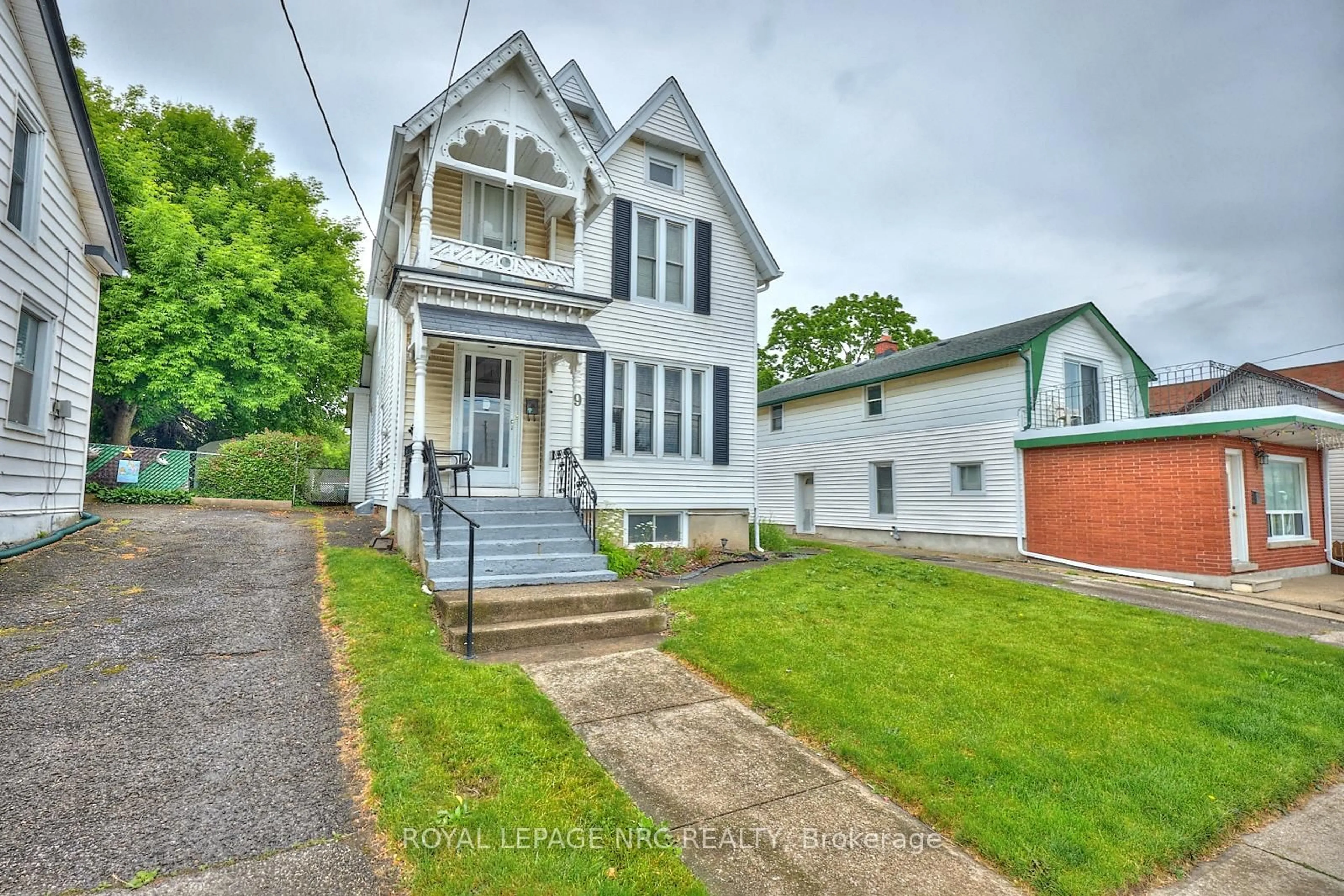 Unknown for 9 Pine St, Thorold Ontario L2V 3L1