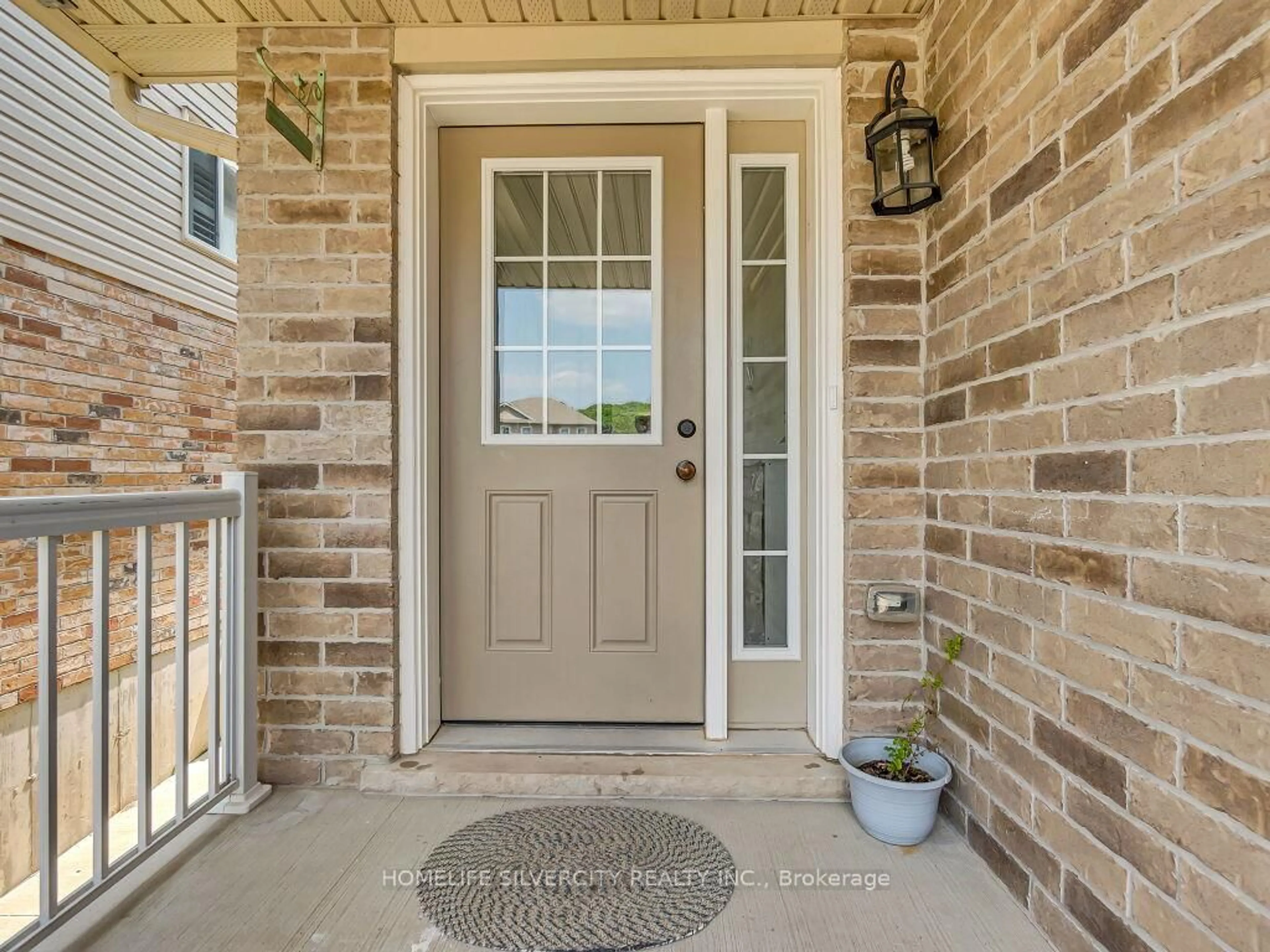 Indoor entryway for 434 Woodbine Ave, Kitchener Ontario N2R 0A6