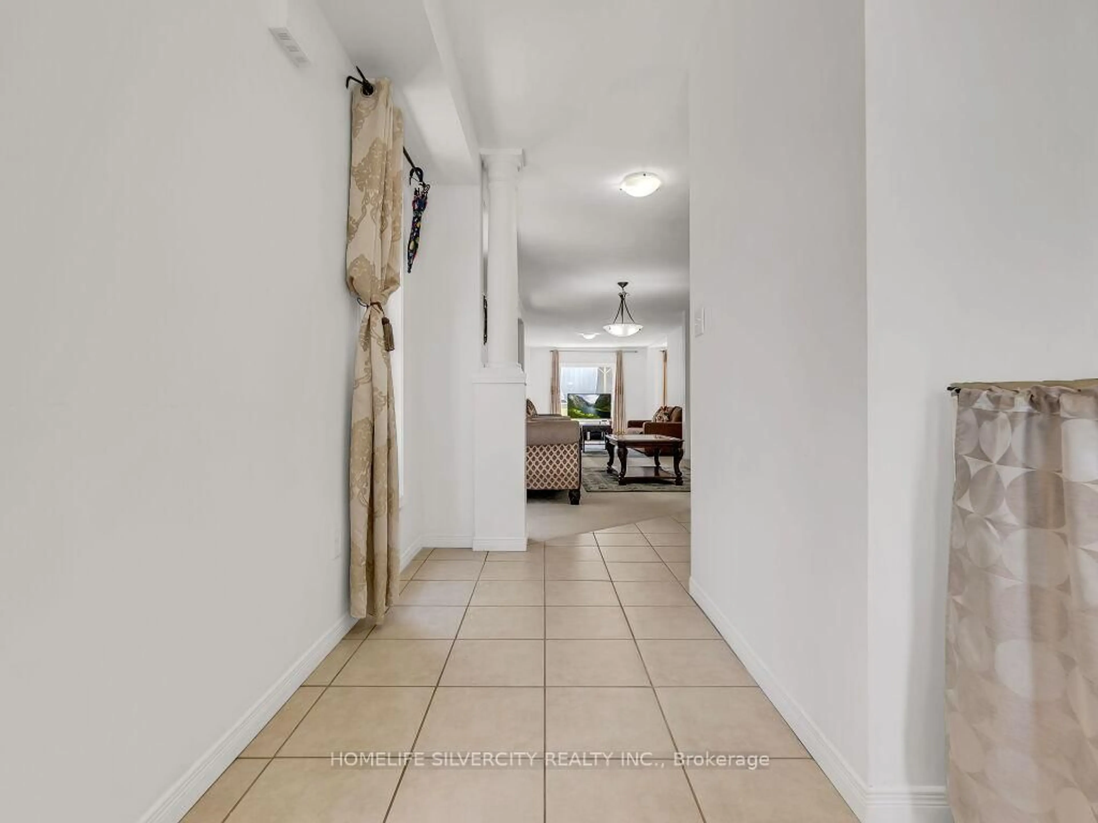 Indoor foyer for 434 Woodbine Ave, Kitchener Ontario N2R 0A6