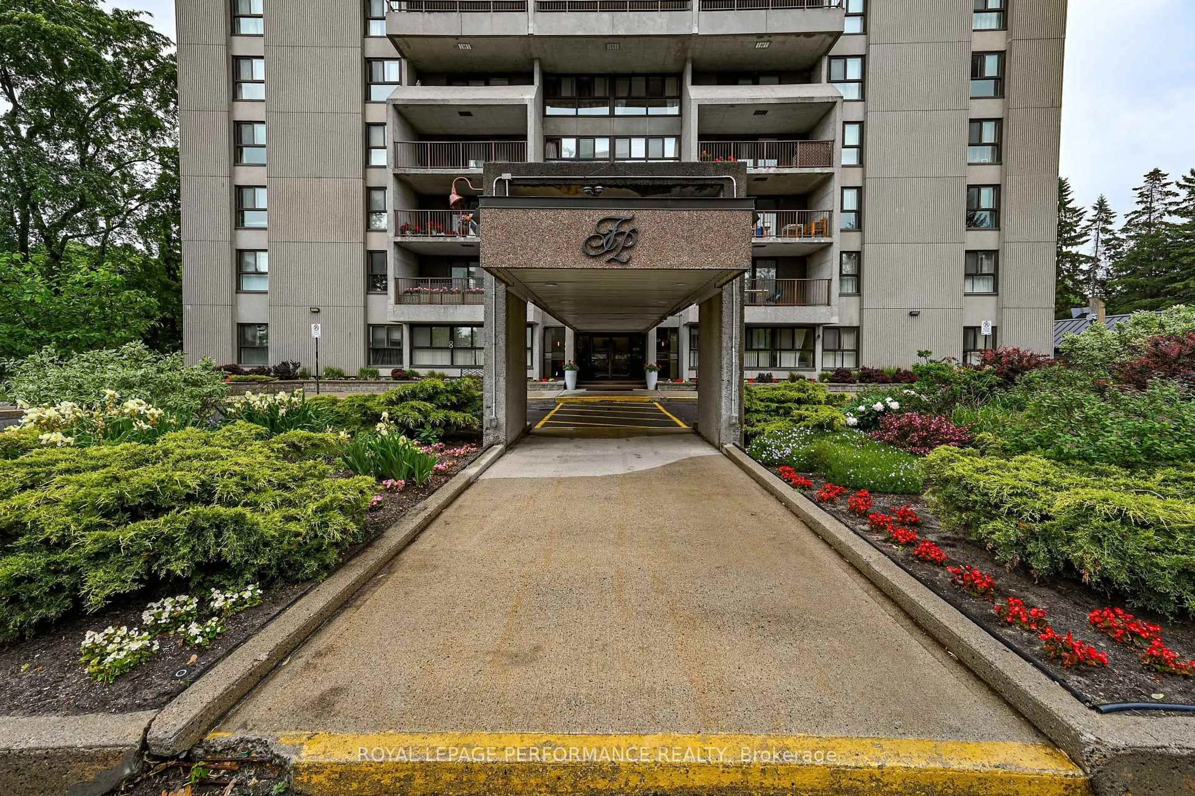 Indoor foyer for 1785 Frobisher Lane #1007, Ottawa Ontario K1G 3T7