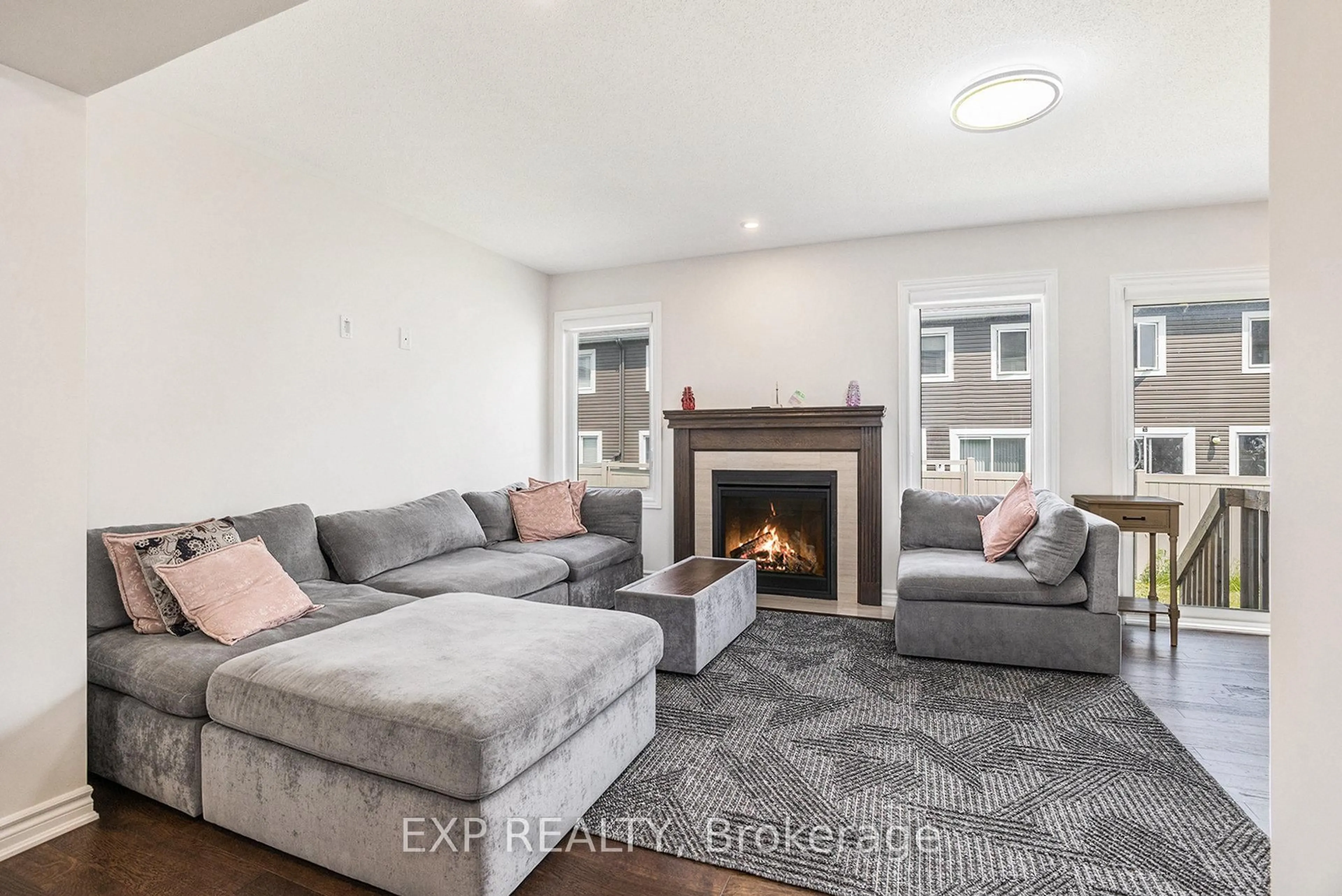 Living room with furniture, unknown for 552 Roundleaf Way, Ottawa Ontario K2V 0K3