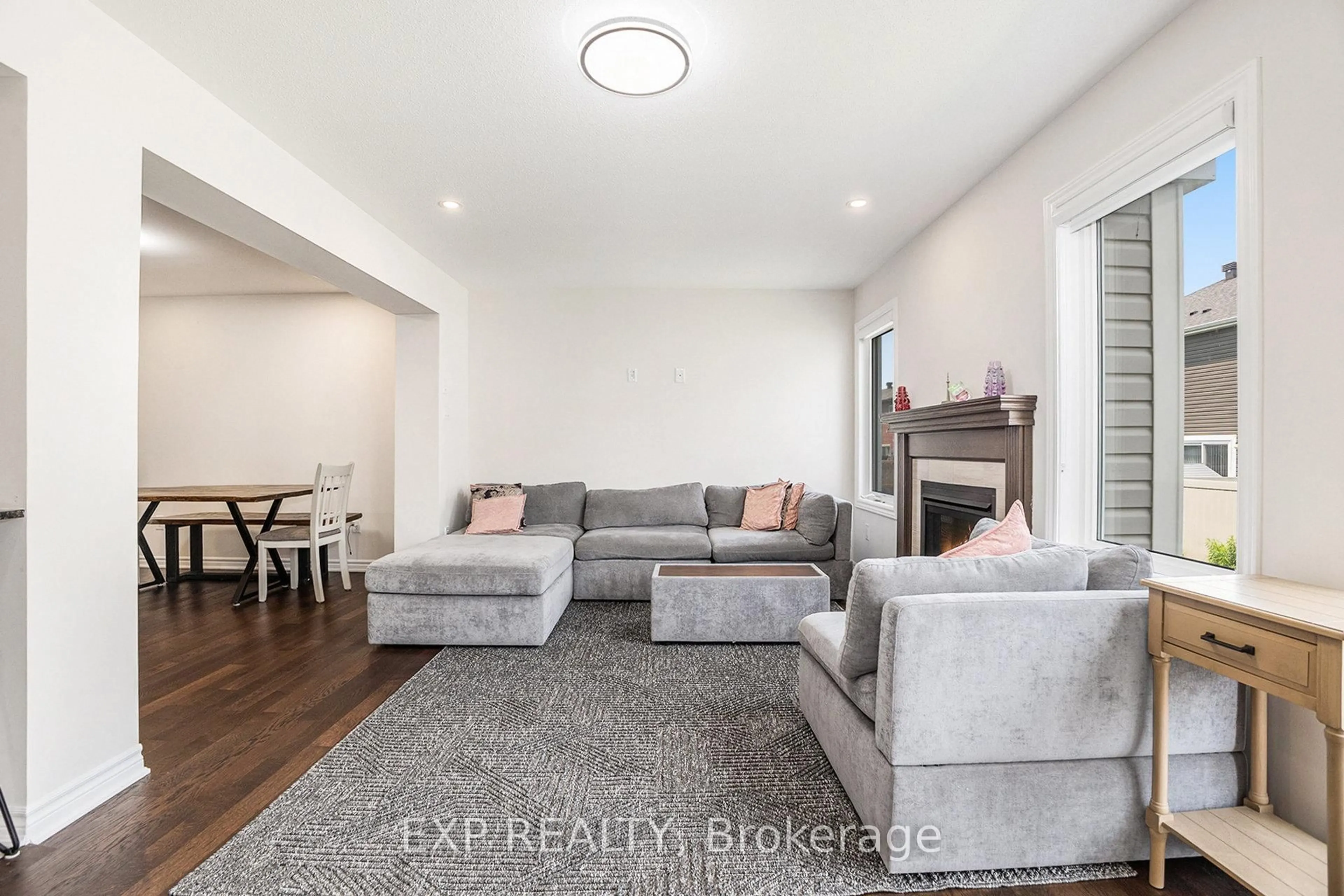 Living room with furniture, unknown for 552 Roundleaf Way, Ottawa Ontario K2V 0K3