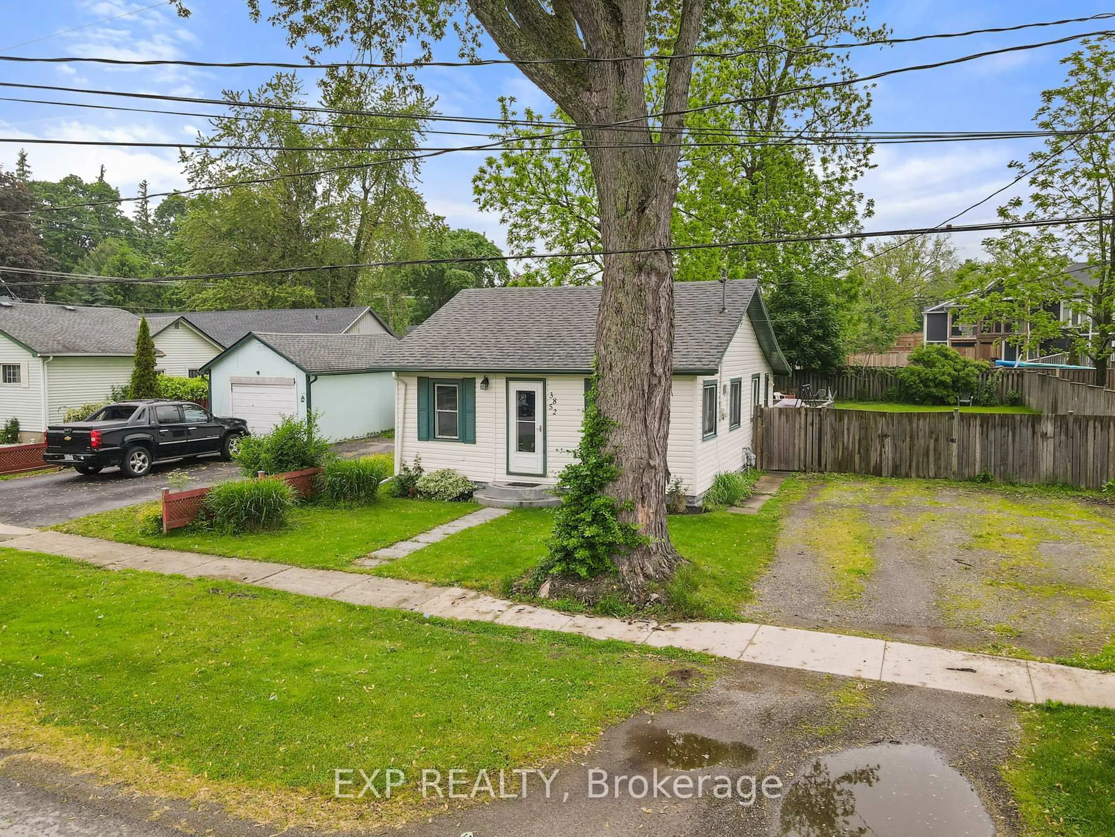 A pic from outside/outdoor area/front of a property/back of a property/a pic from drone, street for 3852 Brunswick Ave, Fort Erie Ontario L0S 1B0