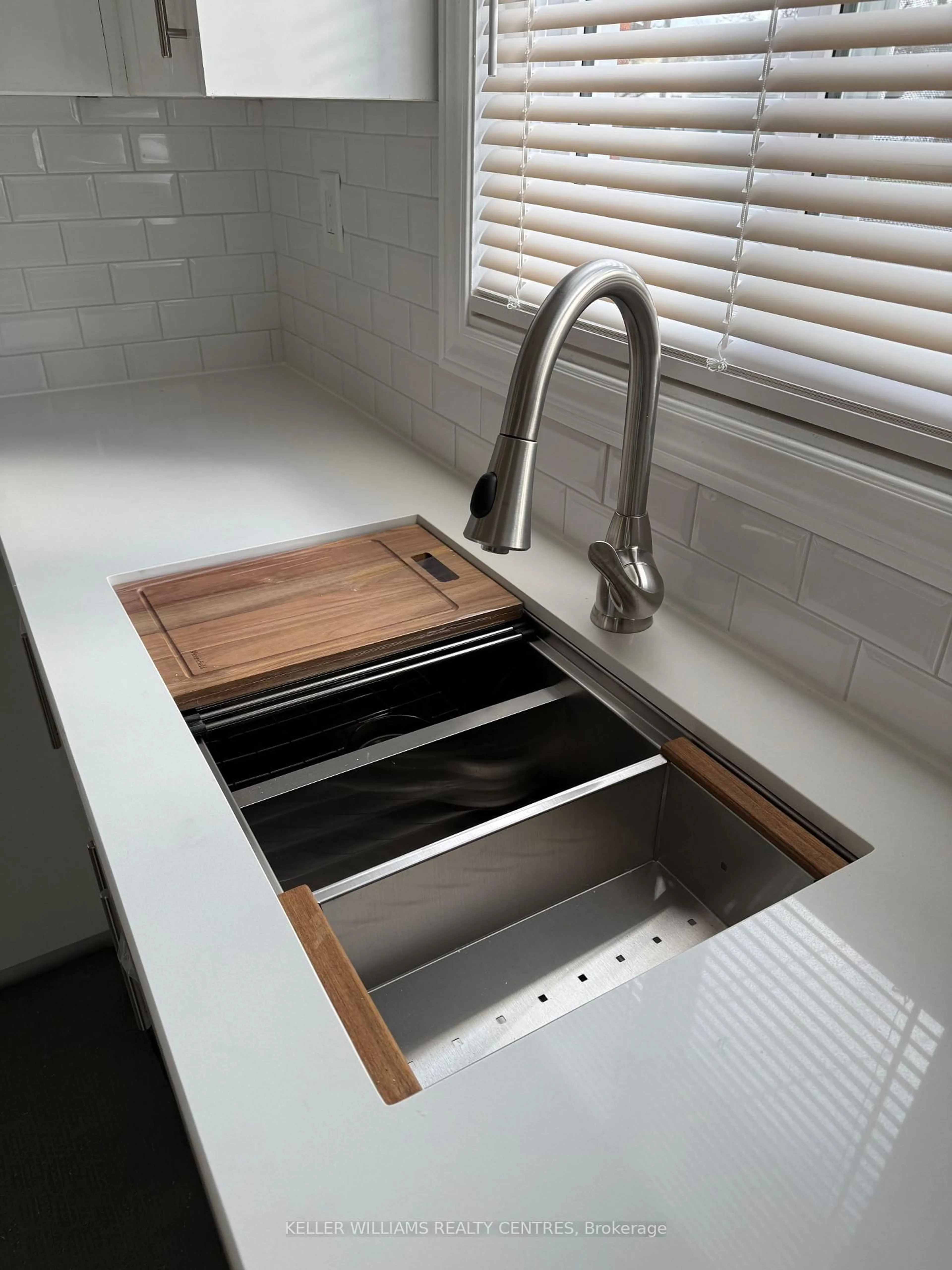 Contemporary kitchen, ceramic/tile floor for 6131 Valley Way, Niagara Falls Ontario L2E 1X9