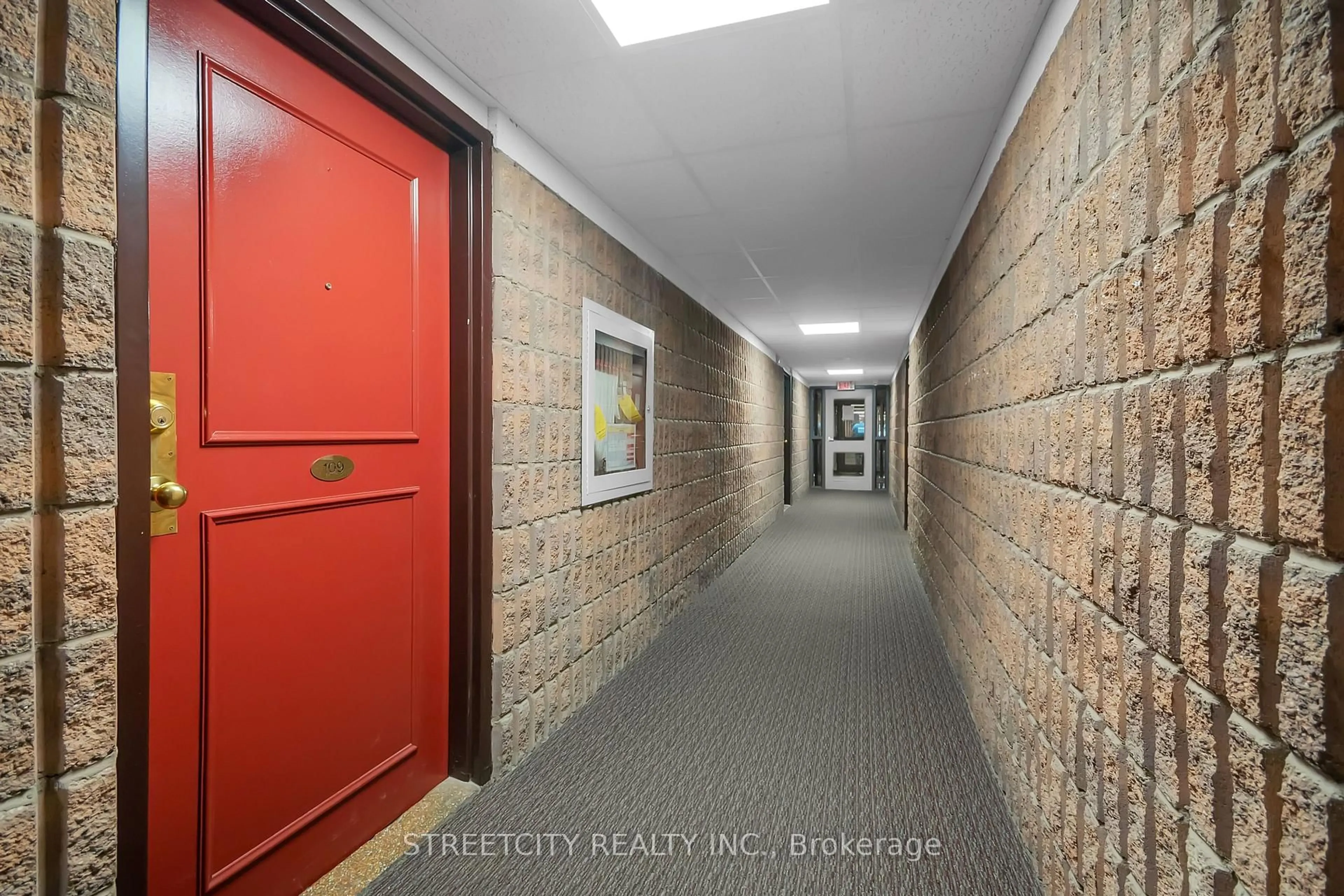 Indoor foyer for 1103 Jalna Blvd #109, London South Ontario N6E 2W8