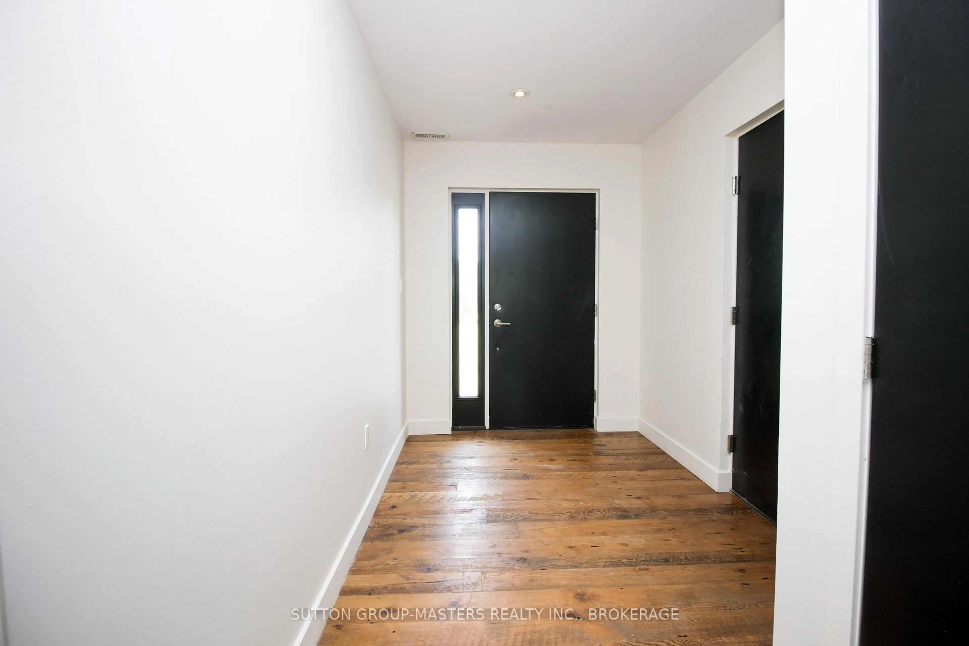 Indoor entryway for 2621 County Road 6 Rd, Yarker Ontario K0K 3N0