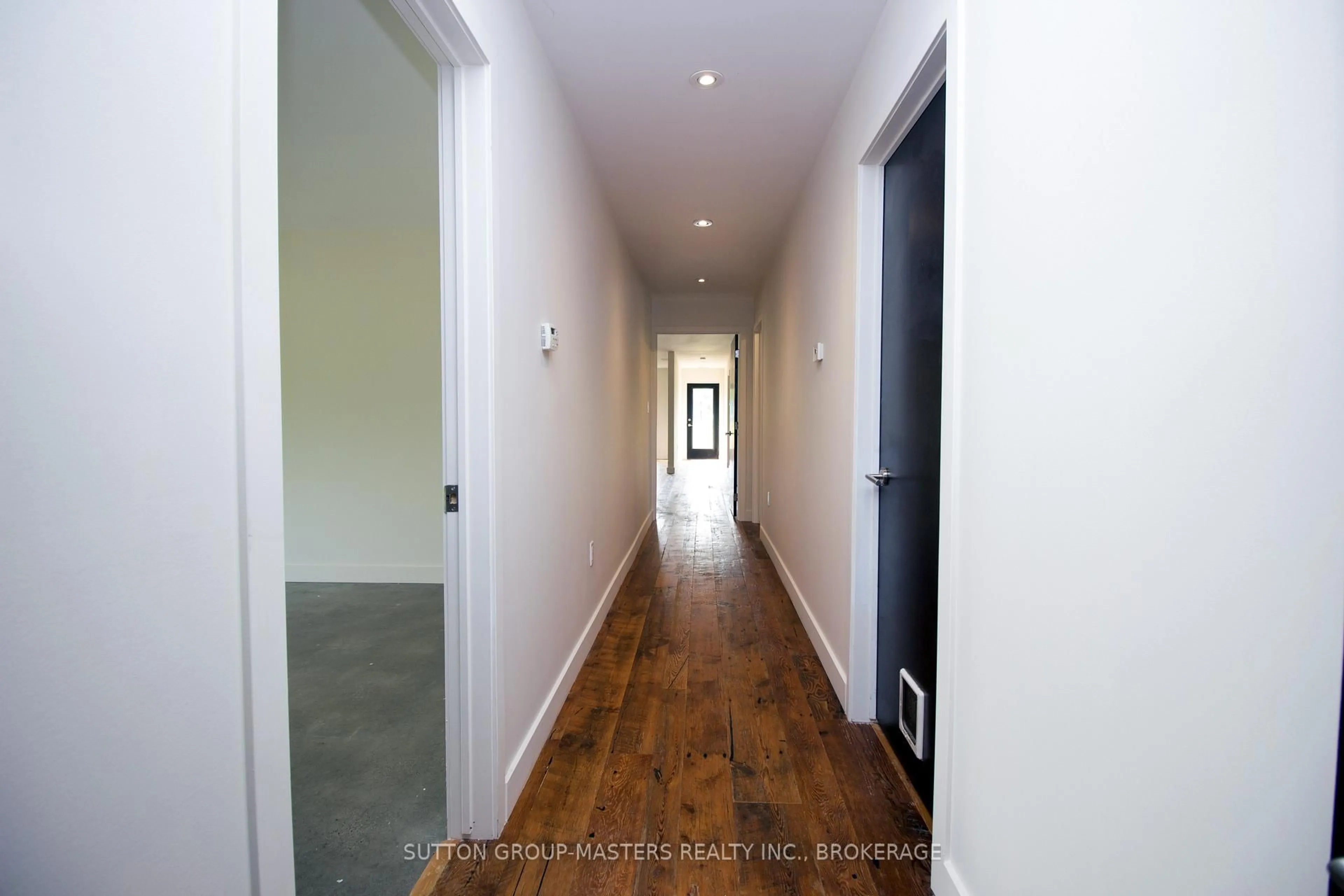 Indoor entryway for 2621 County Road 6 Rd, Yarker Ontario K0K 3N0