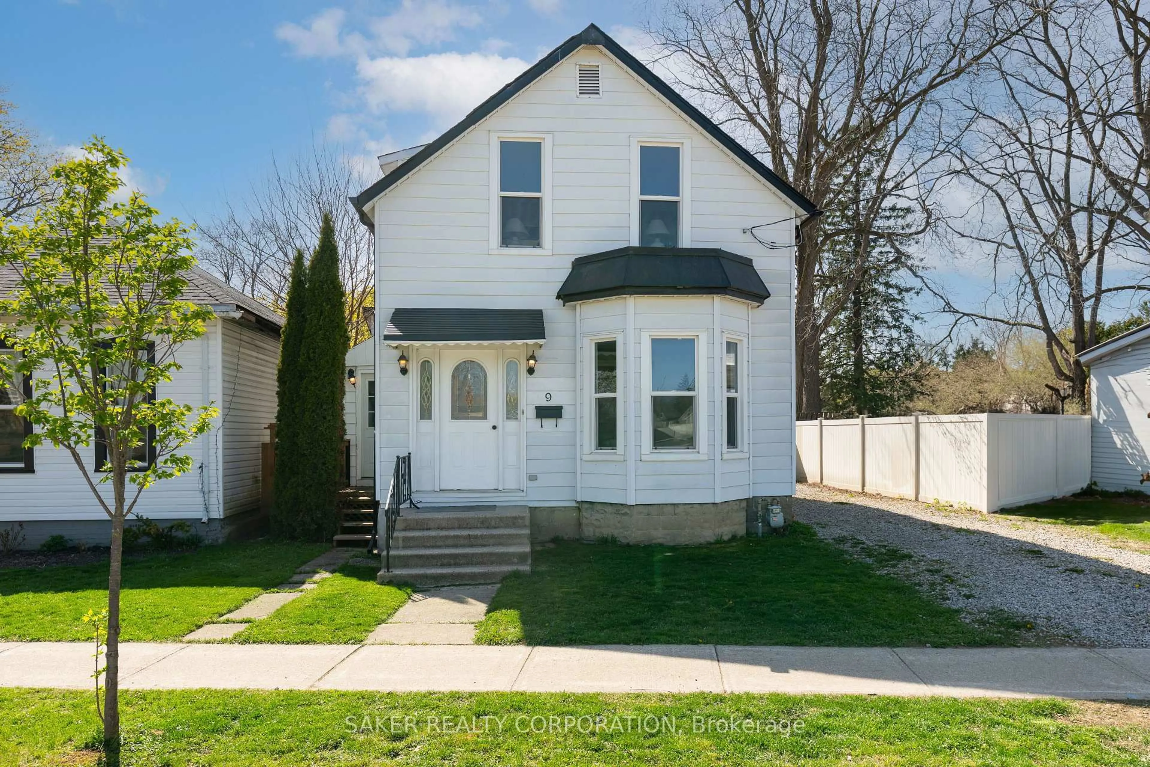 Home with vinyl exterior material, street for 9 Station St, St. Thomas Ontario N5P 2W8