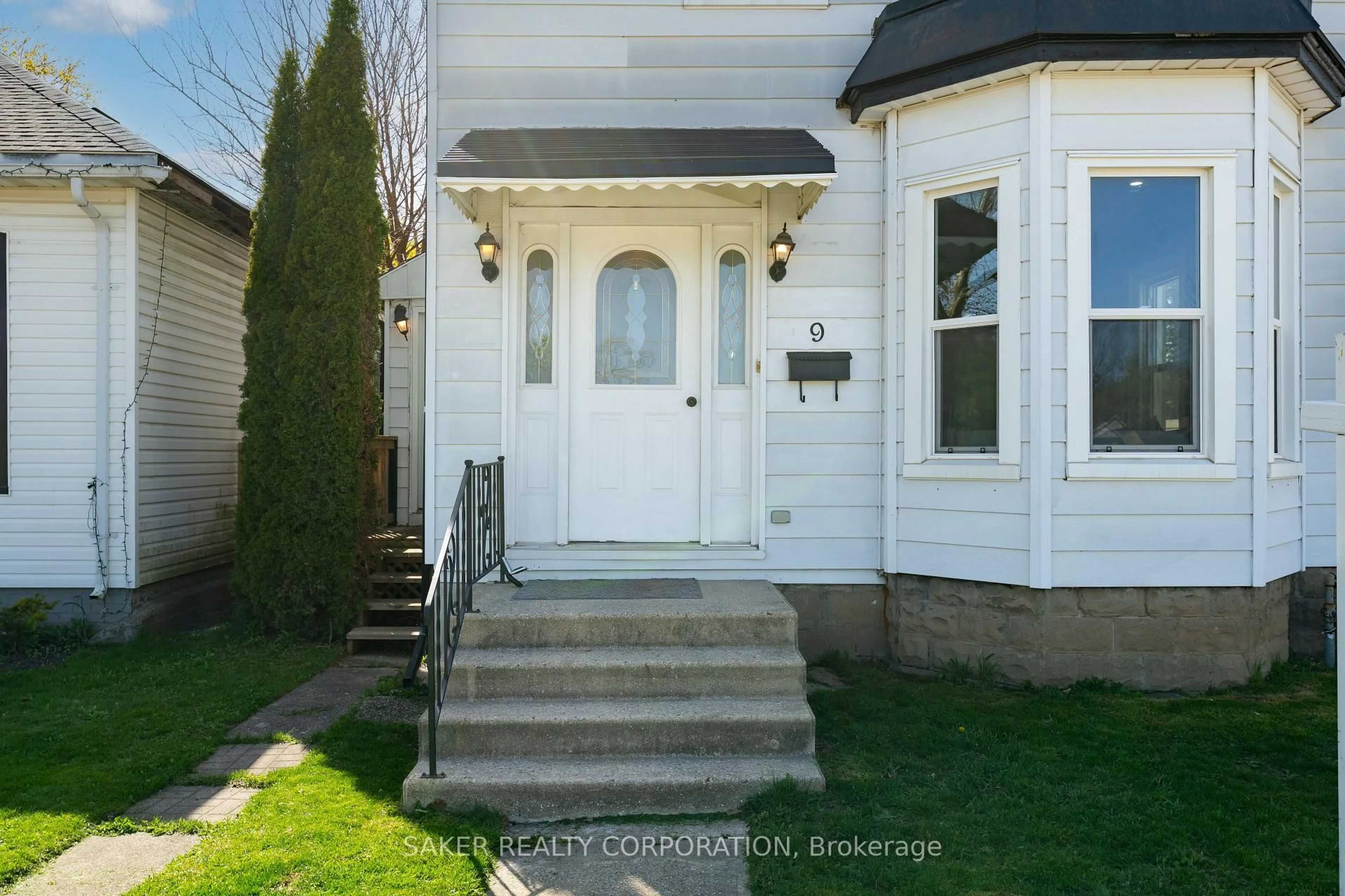 Indoor entryway for 9 Station St, St. Thomas Ontario N5P 2W8