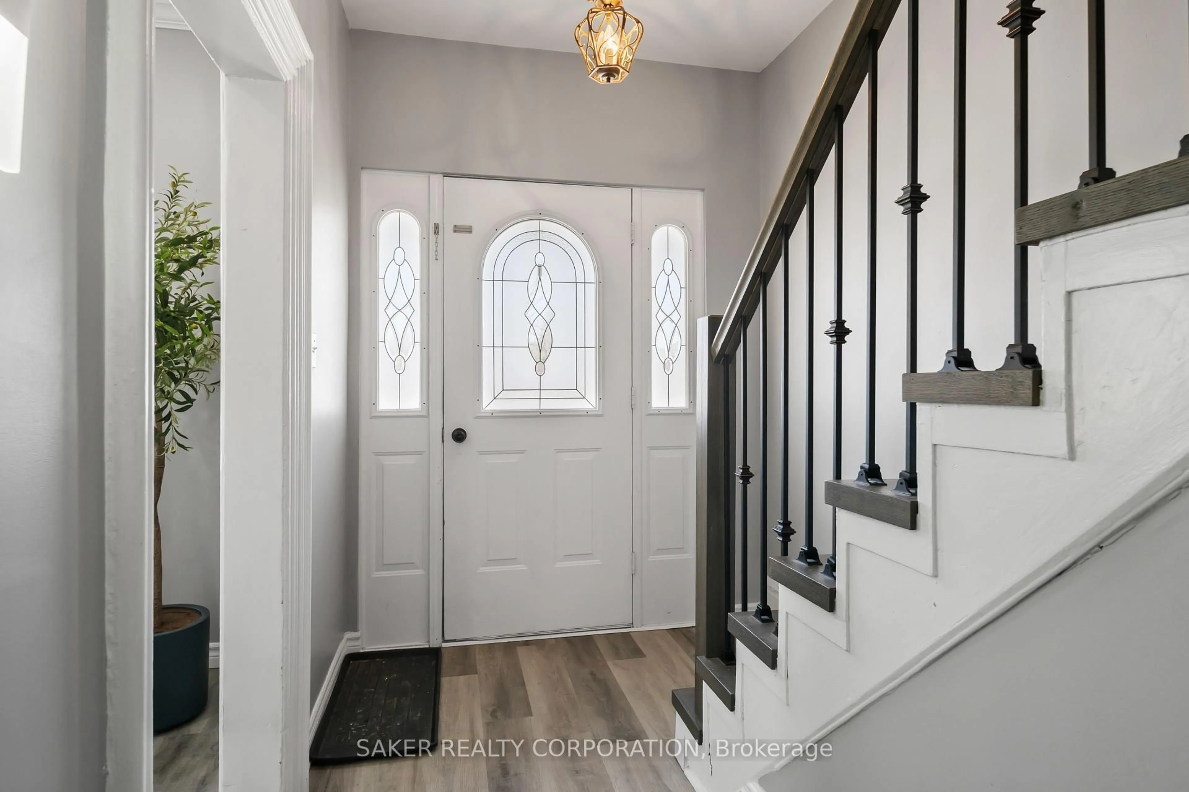 Indoor entryway for 9 Station St, St. Thomas Ontario N5P 2W8