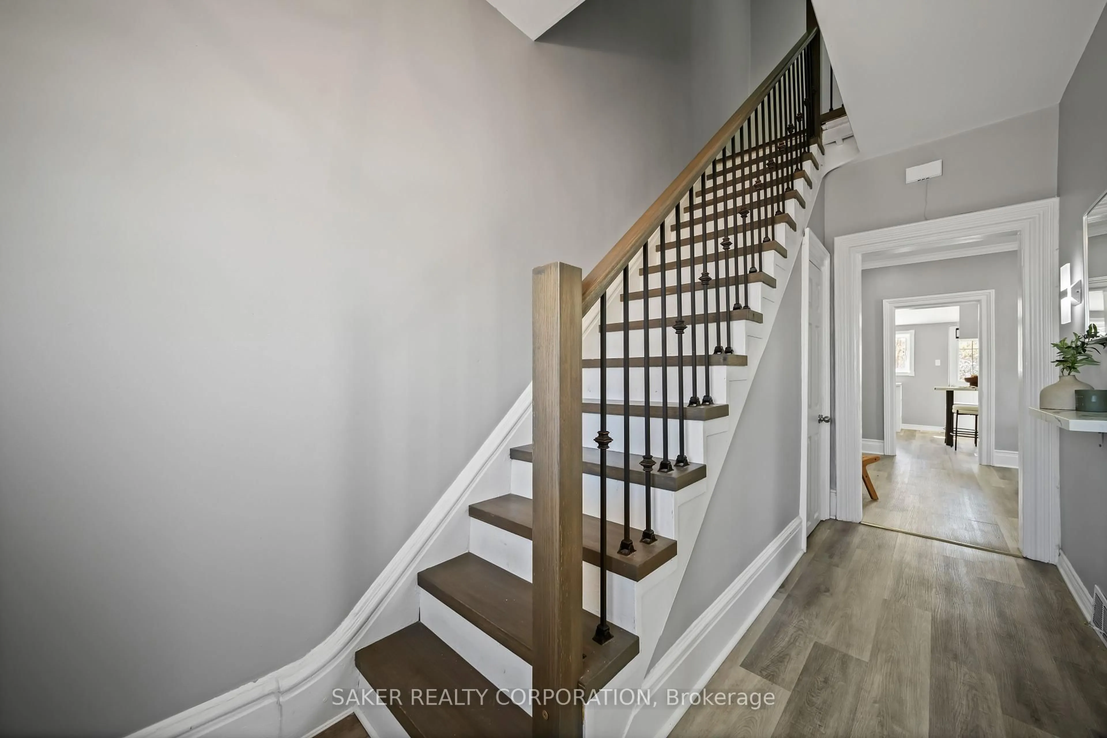 Stairs for 9 Station St, St. Thomas Ontario N5P 2W8
