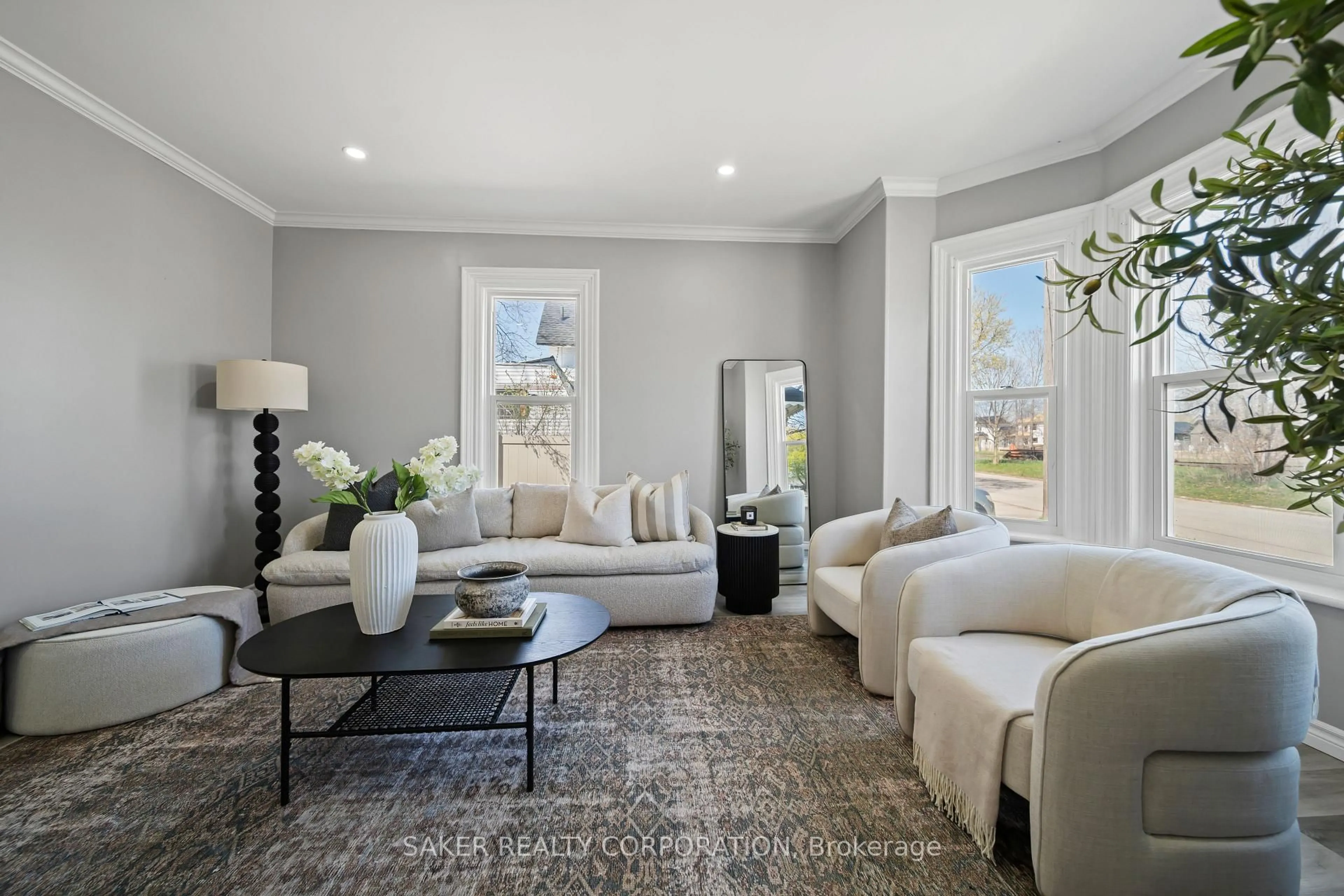 Living room with furniture, unknown for 9 Station St, St. Thomas Ontario N5P 2W8