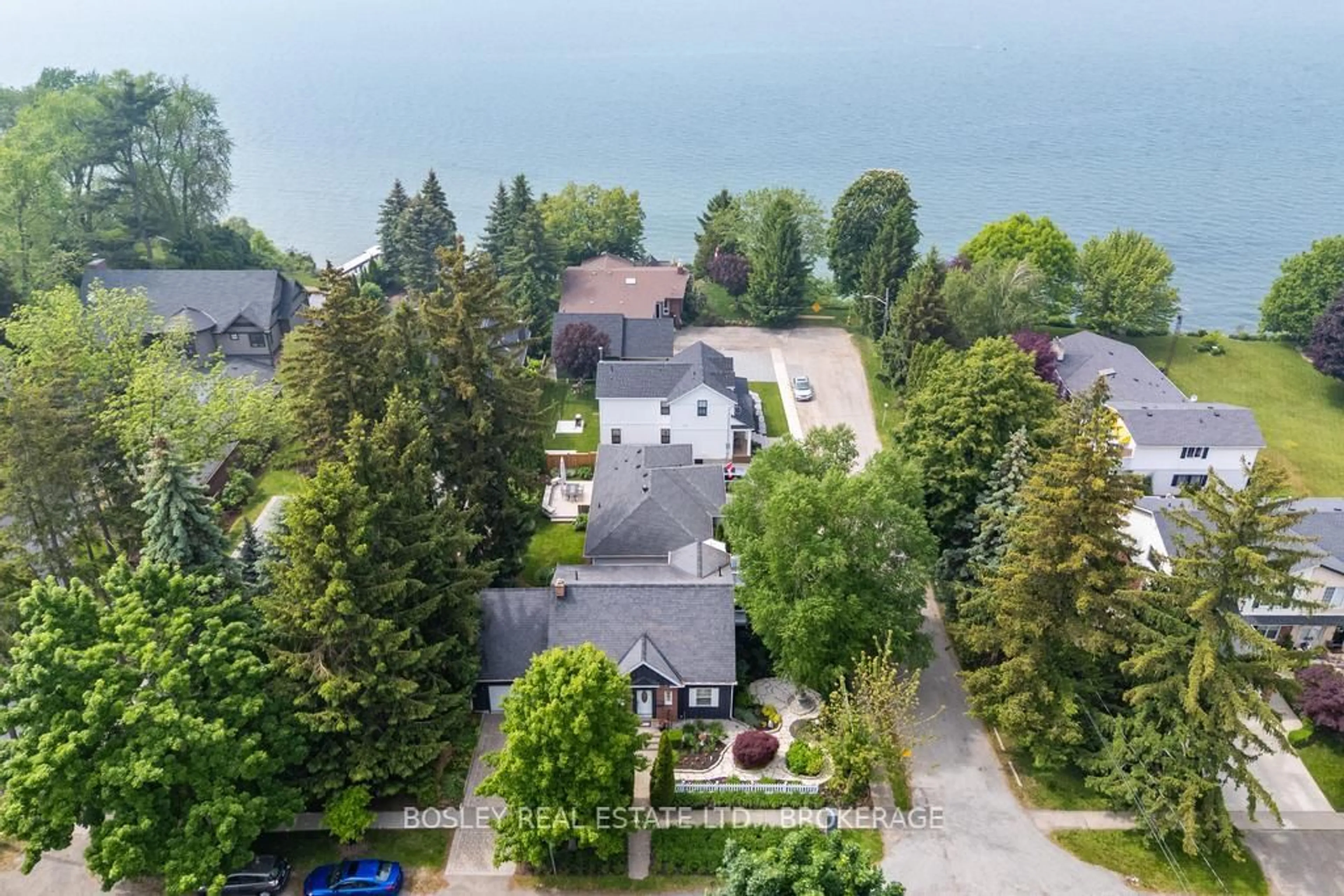 A pic from outside/outdoor area/front of a property/back of a property/a pic from drone, water/lake/river/ocean view for 62 Dalhousie Ave, St. Catharines Ontario L2N 4W9