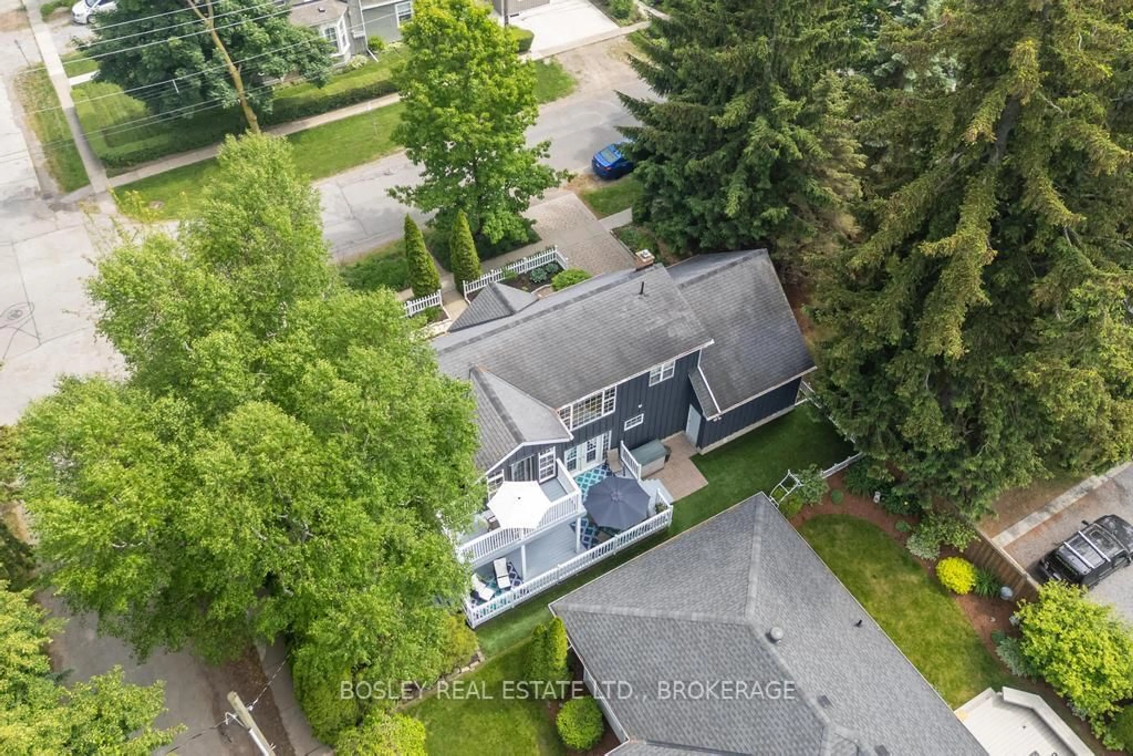 A pic from outside/outdoor area/front of a property/back of a property/a pic from drone, street for 62 Dalhousie Ave, St. Catharines Ontario L2N 4W9