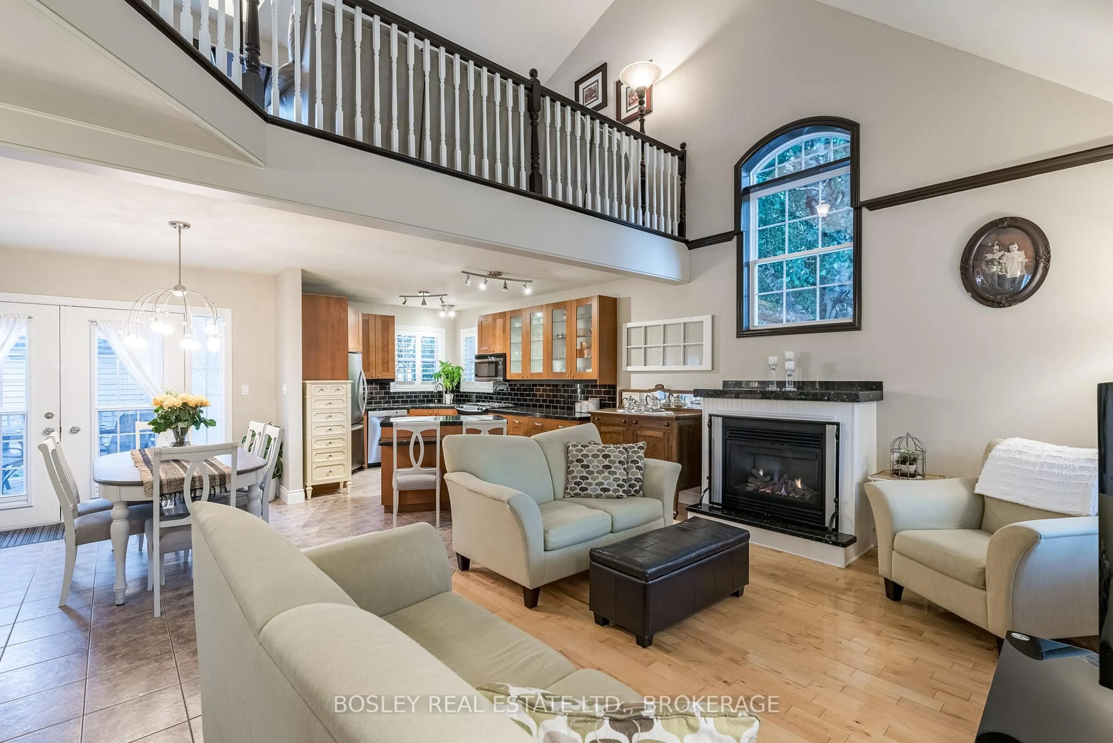 Living room with furniture, unknown for 62 Dalhousie Ave, St. Catharines Ontario L2N 4W9