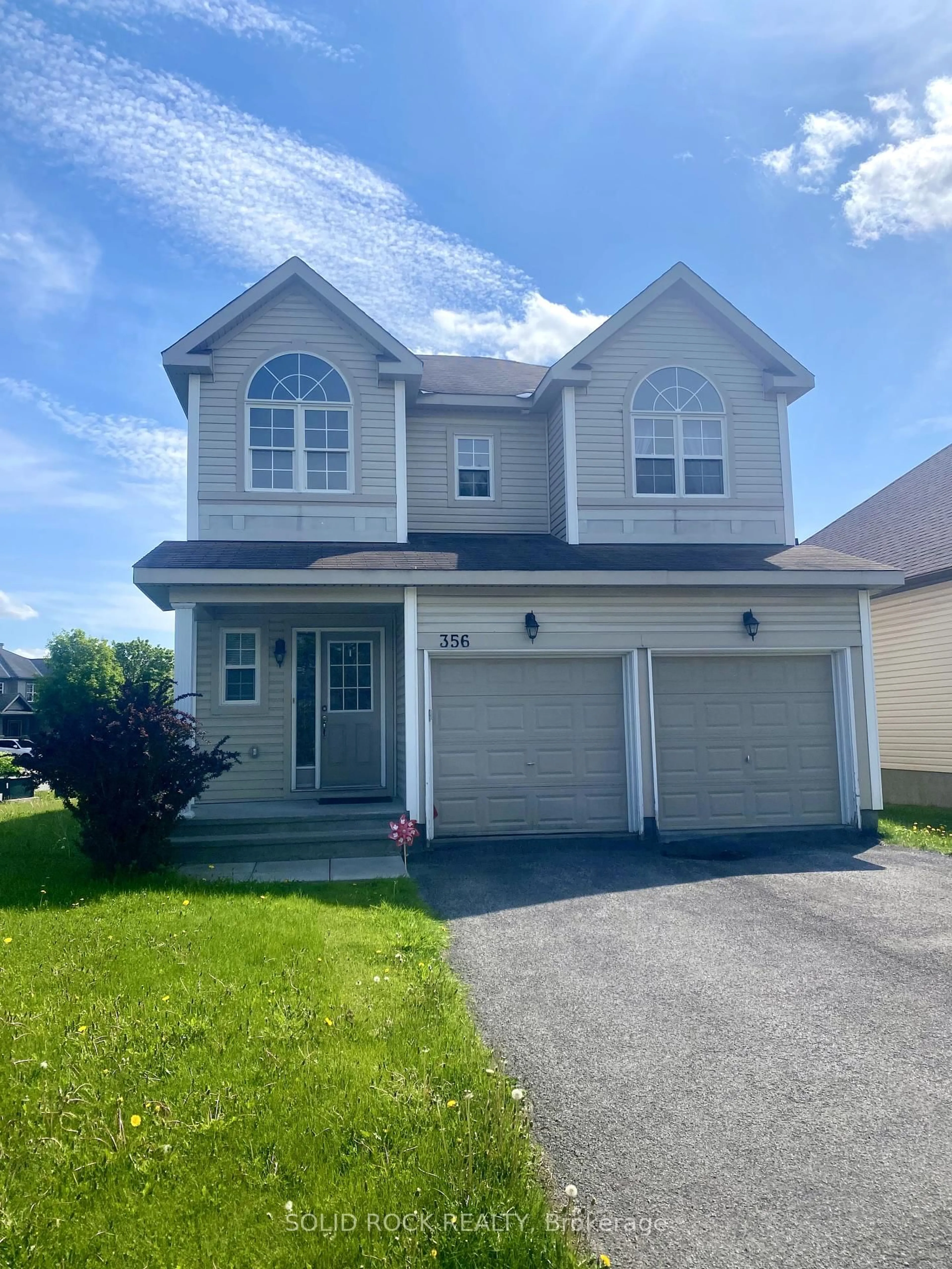 Home with vinyl exterior material, street for 356 West Ridge Dr, Stittsville Ontario K2S 2G8