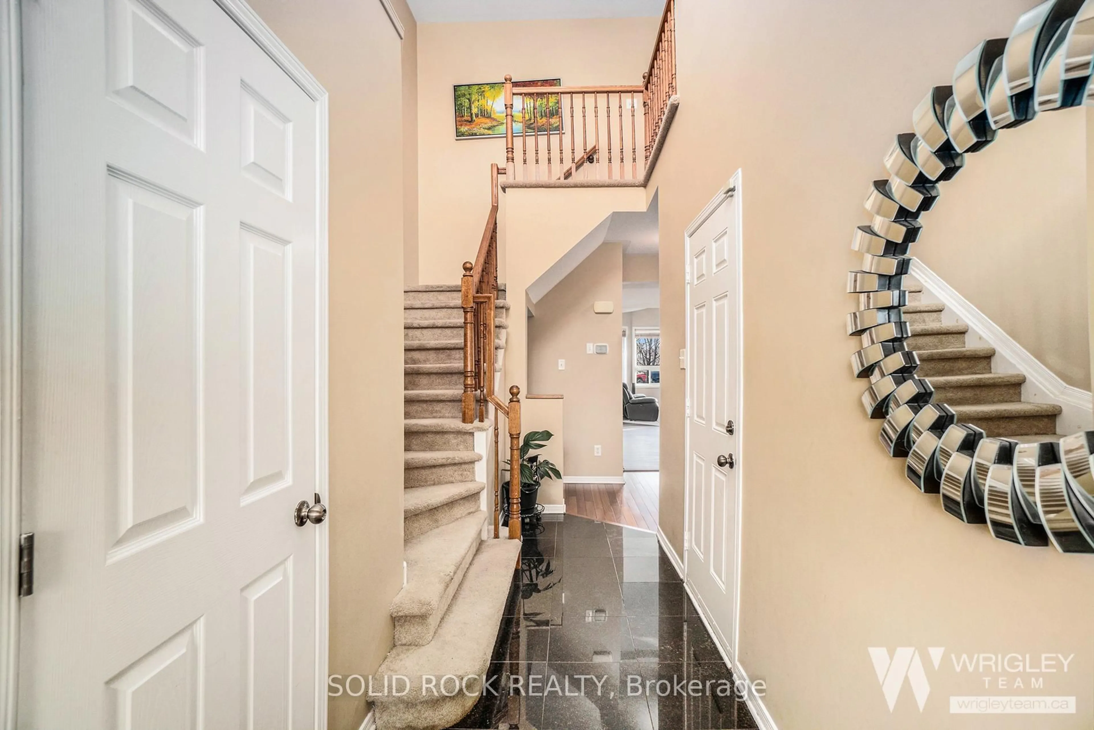 Indoor entryway for 356 West Ridge Dr, Stittsville Ontario K2S 2G8