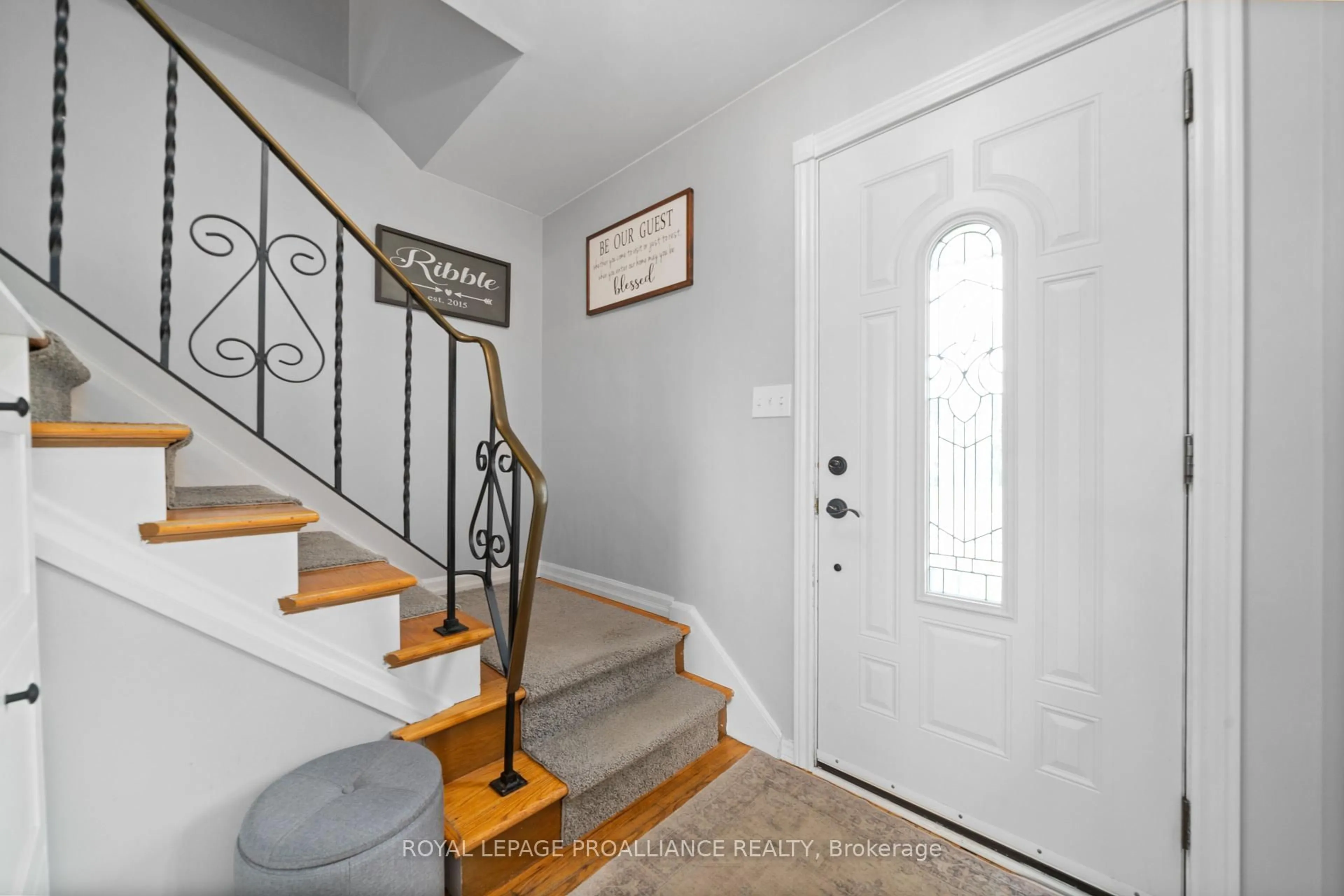 Indoor entryway for 270 Mcgill St, Quinte West Ontario K8V 3K8