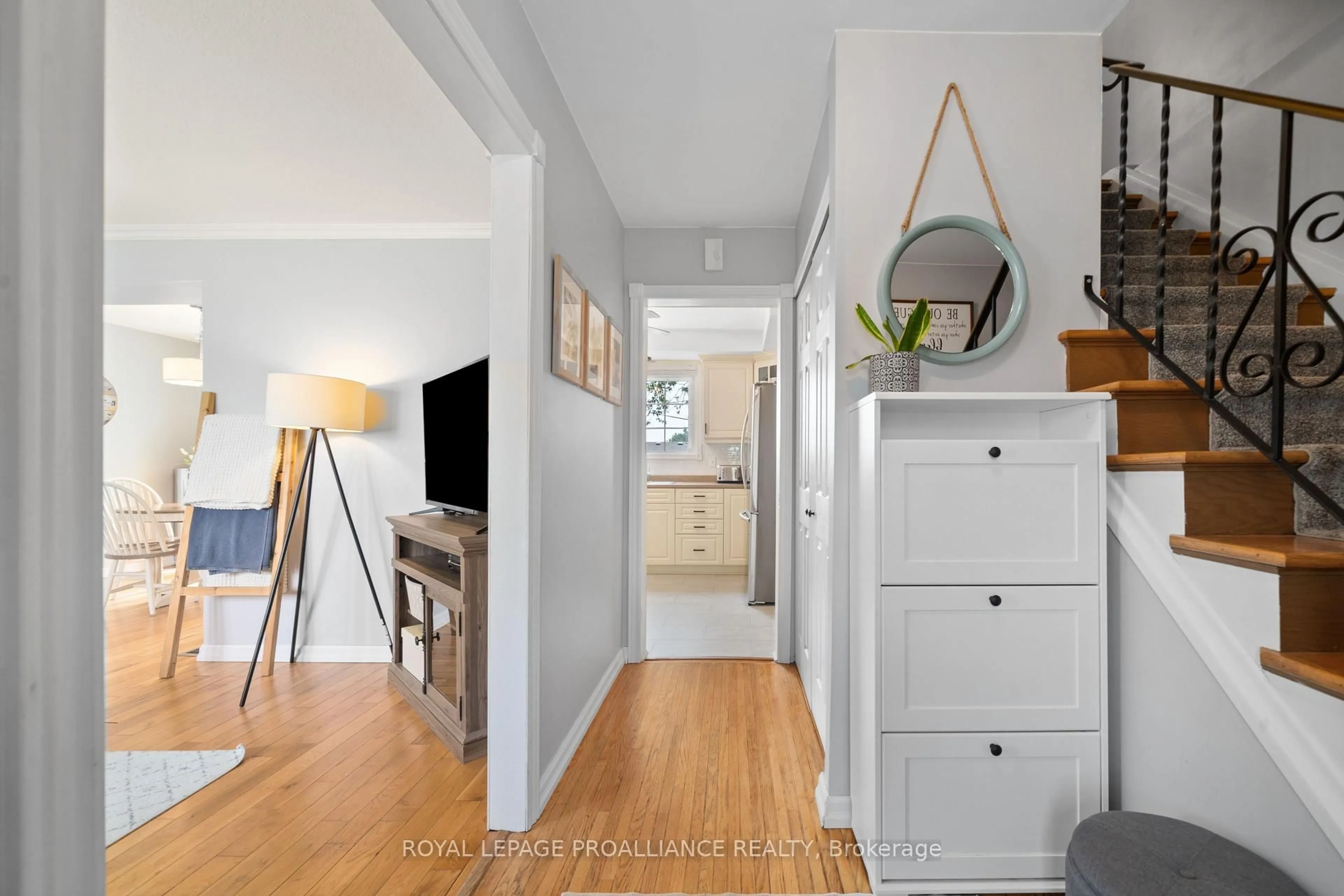 Indoor entryway for 270 Mcgill St, Quinte West Ontario K8V 3K8