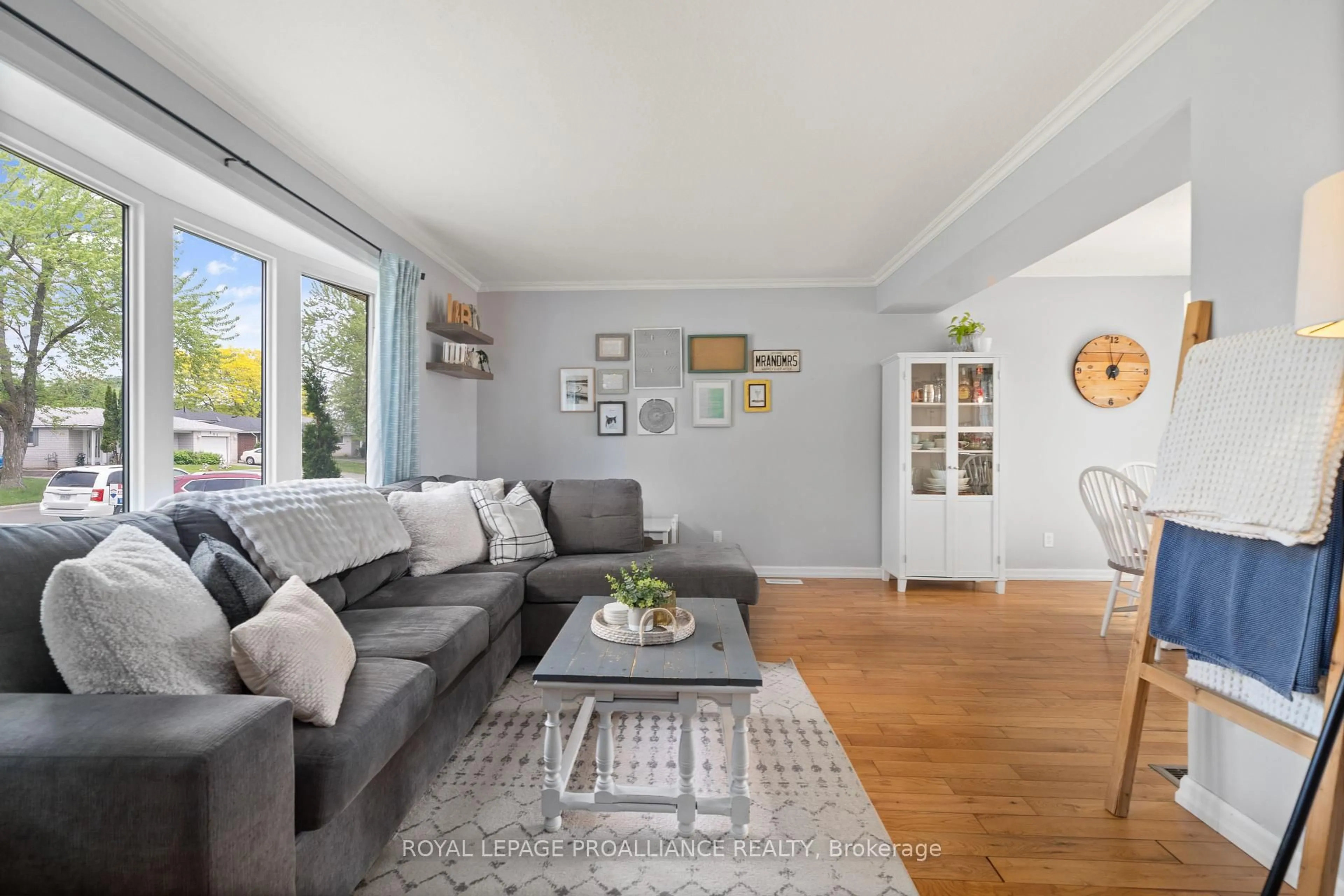 Living room with furniture, unknown for 270 Mcgill St, Quinte West Ontario K8V 3K8