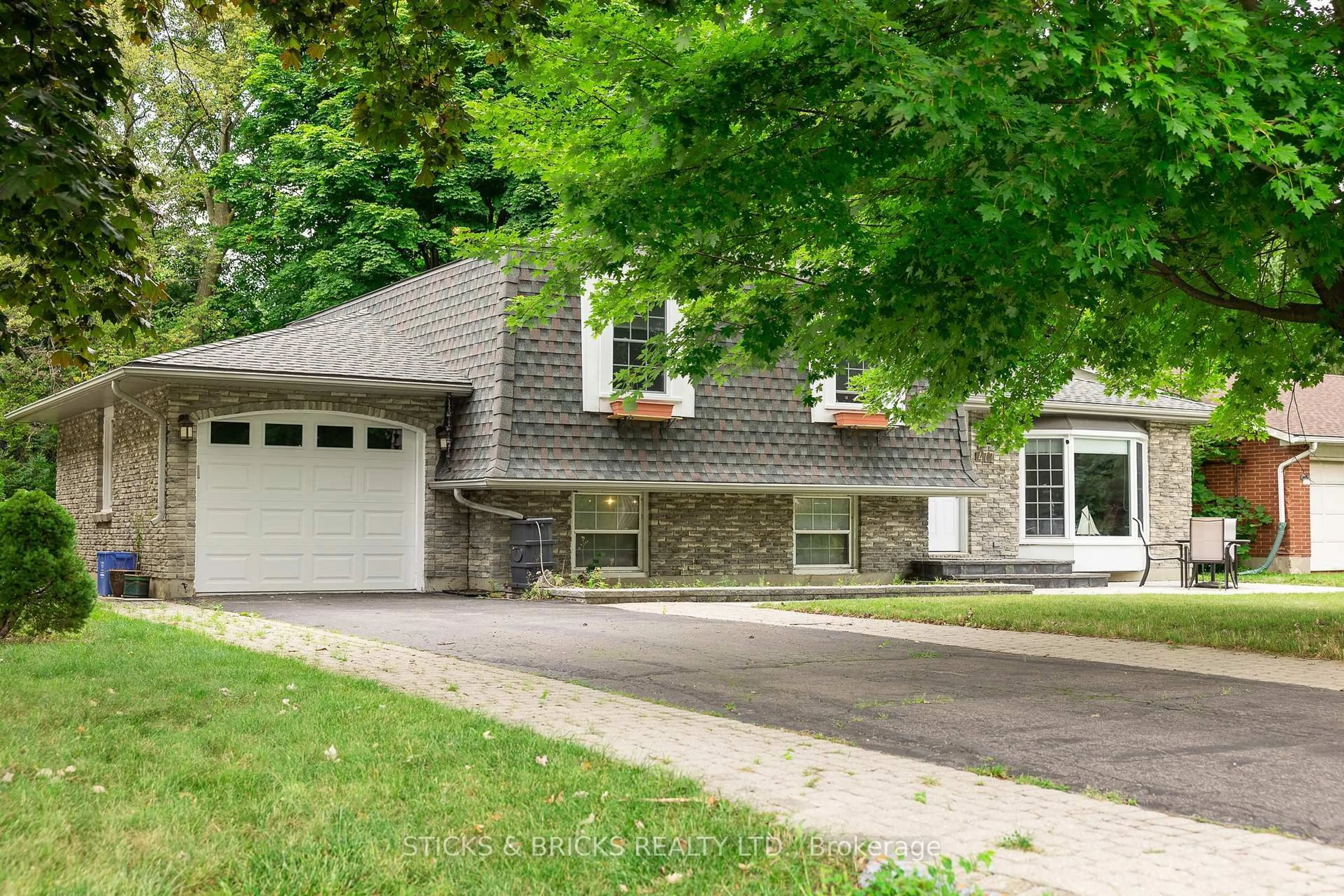 Home with brick exterior material, street for 477 Dorchester St, Niagara-on-the-Lake Ontario L0S 1J0