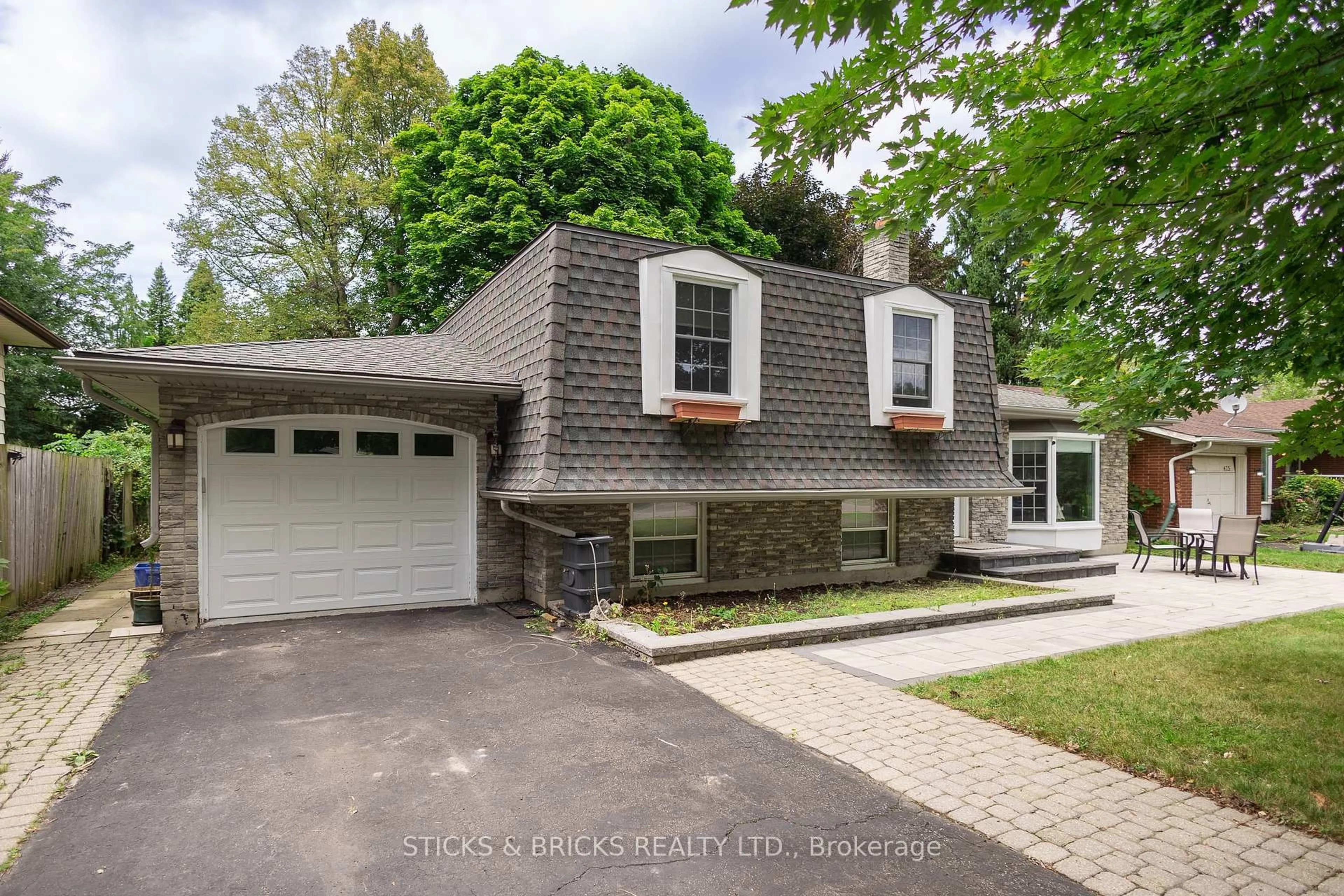 Home with brick exterior material, street for 477 Dorchester St, Niagara-on-the-Lake Ontario L0S 1J0