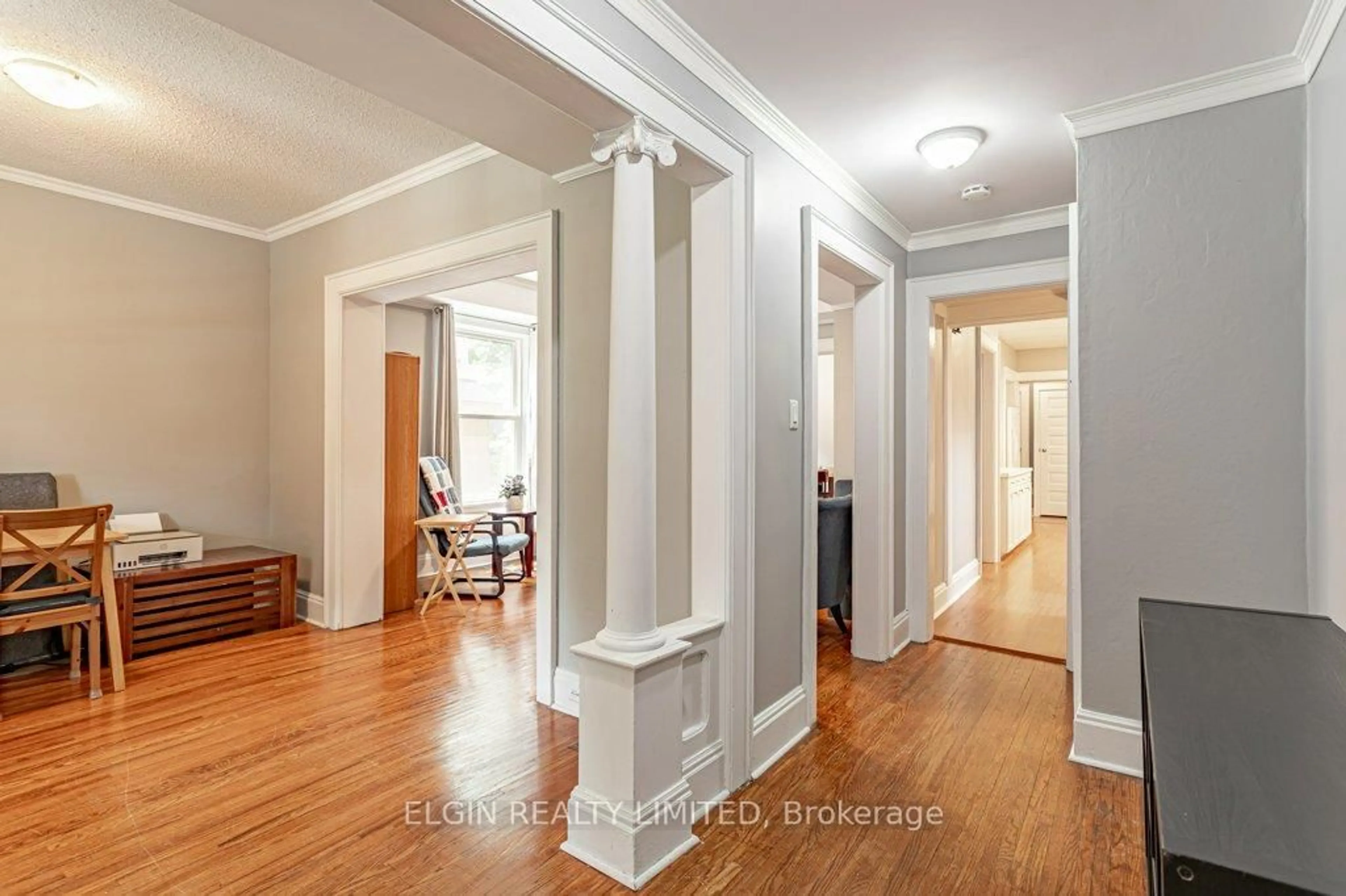 Indoor entryway for 92 Hincks St, St. Thomas Ontario N5R 3P2