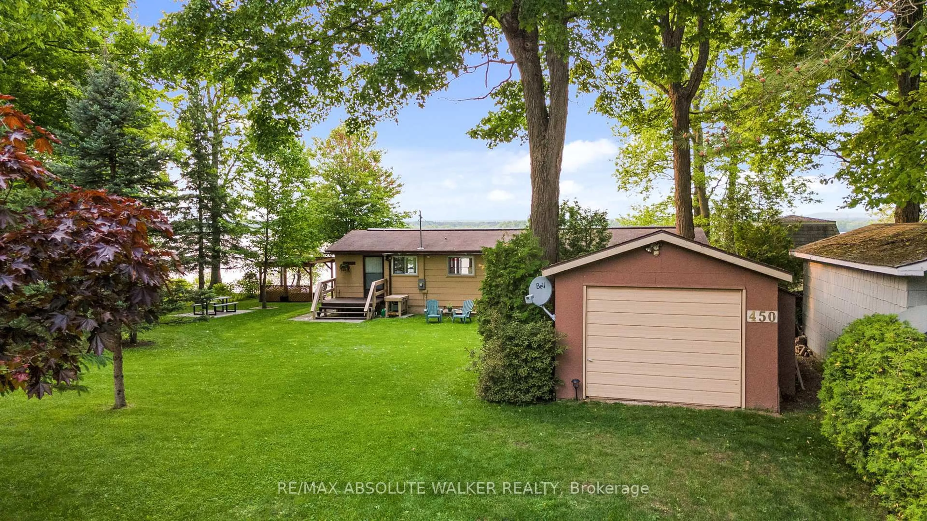 Home with vinyl exterior material, water/lake/river/ocean view for 450 Pago Rd, Clarence-Rockland Ontario K4K 1K7