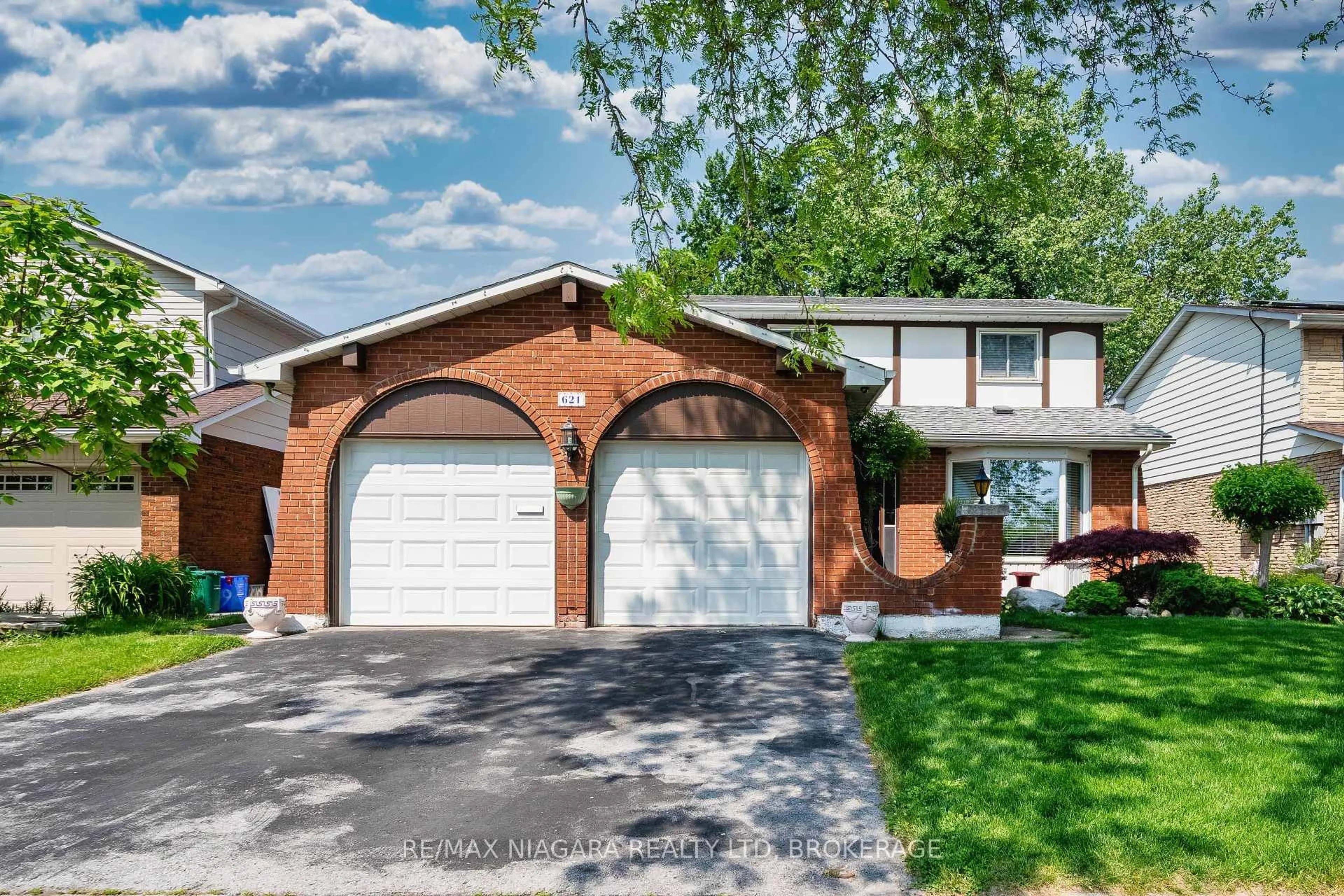 Home with brick exterior material, street for 621 Lake St, St. Catharines Ontario L2N 6H4