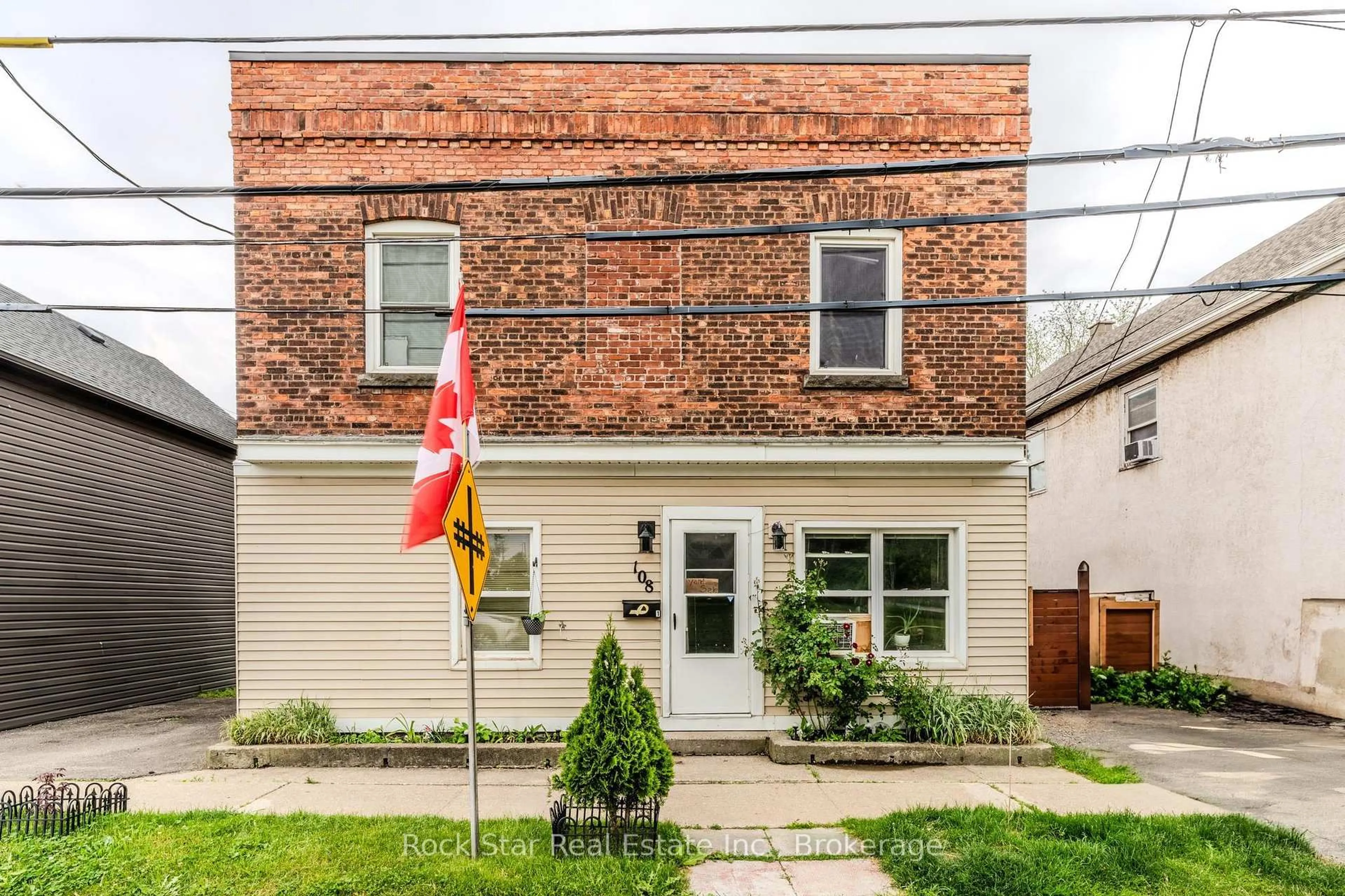 Home with brick exterior material, street for 108 Niagara Falls Rd, Thorold Ontario L2V 1H4