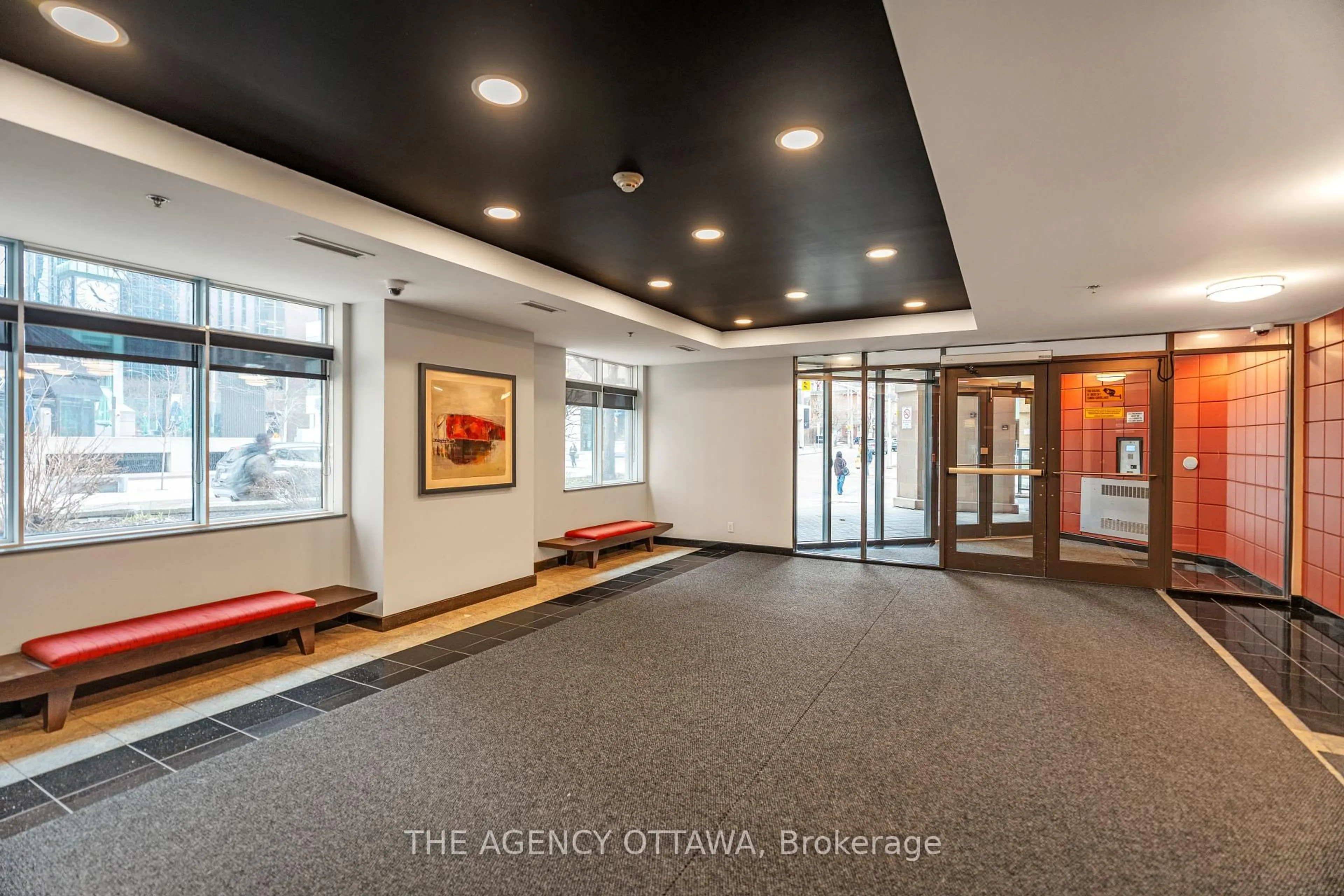 Indoor foyer for 445 Laurier Ave #1403, Ottawa Ontario K1N 6R4