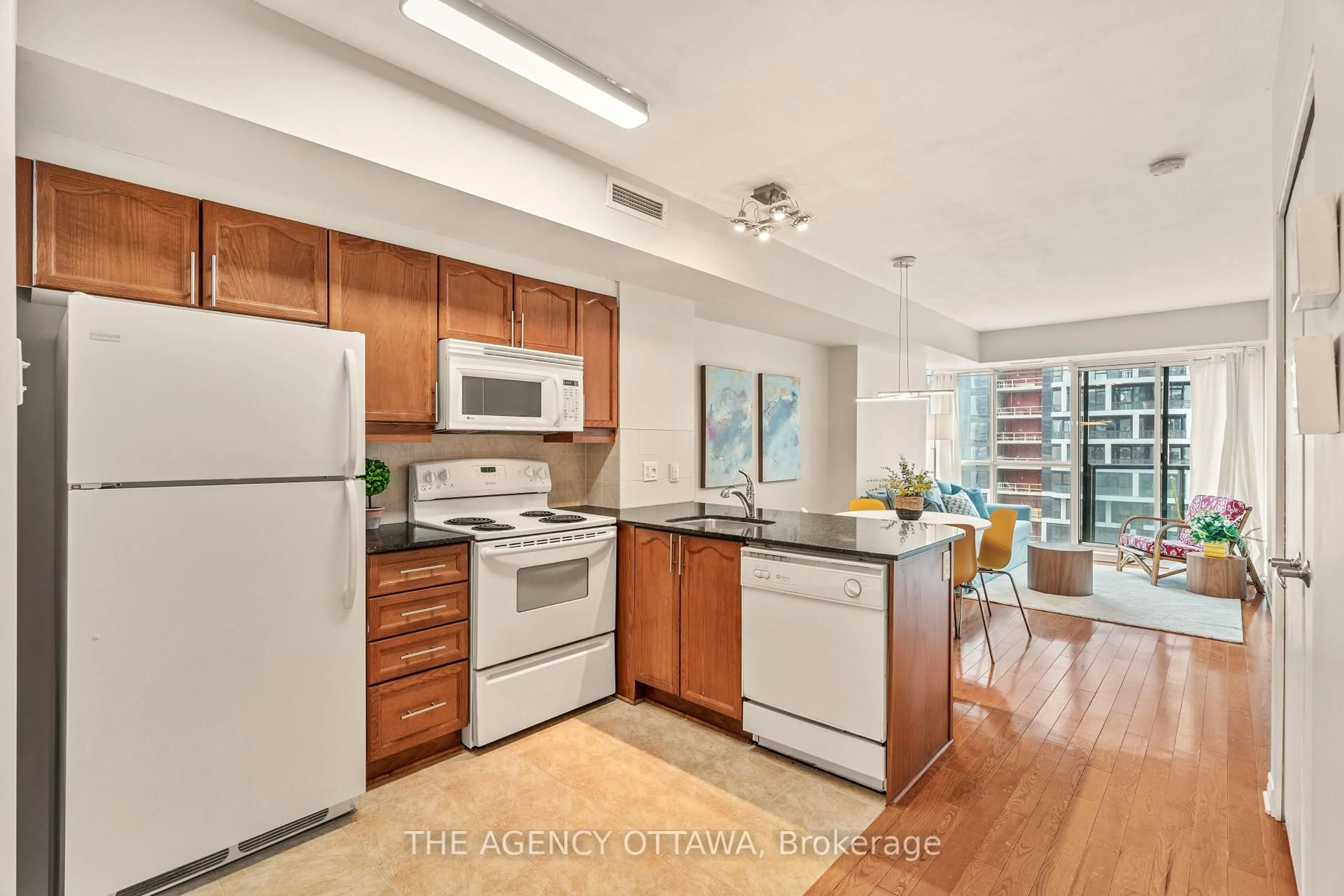 Standard kitchen, unknown for 445 Laurier Ave #1403, Ottawa Ontario K1N 6R4