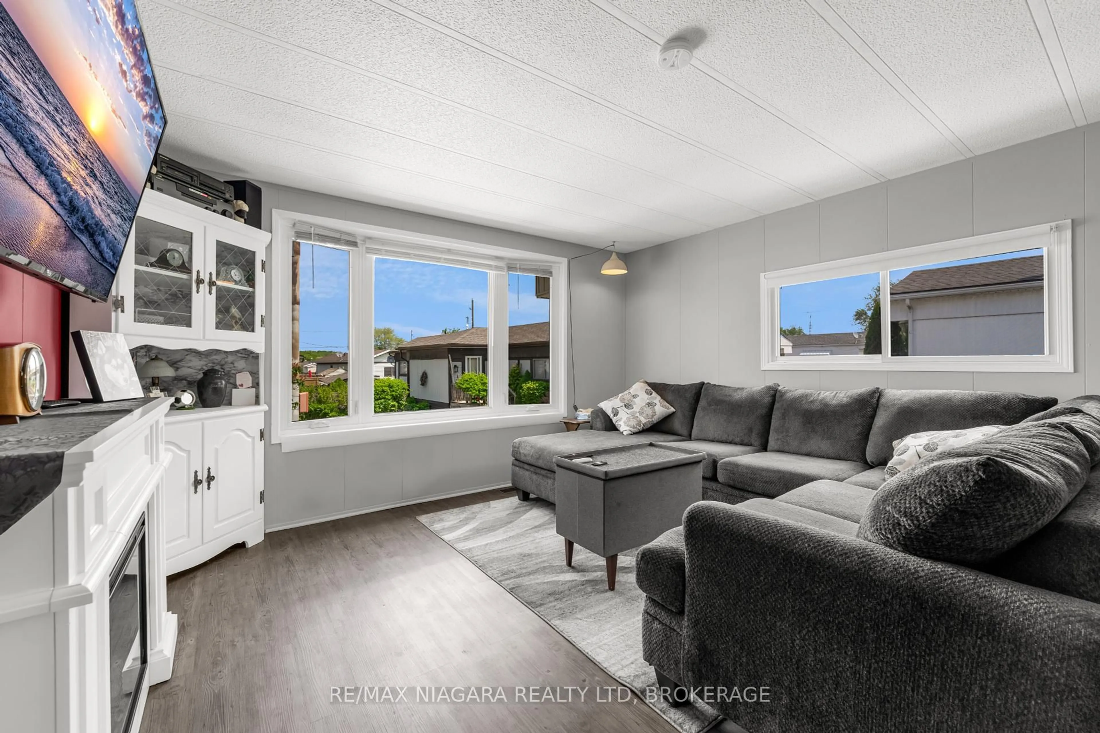 Living room with furniture, unknown for 2175 Mewburn Rd #49, Niagara Falls Ontario L2J 0A6