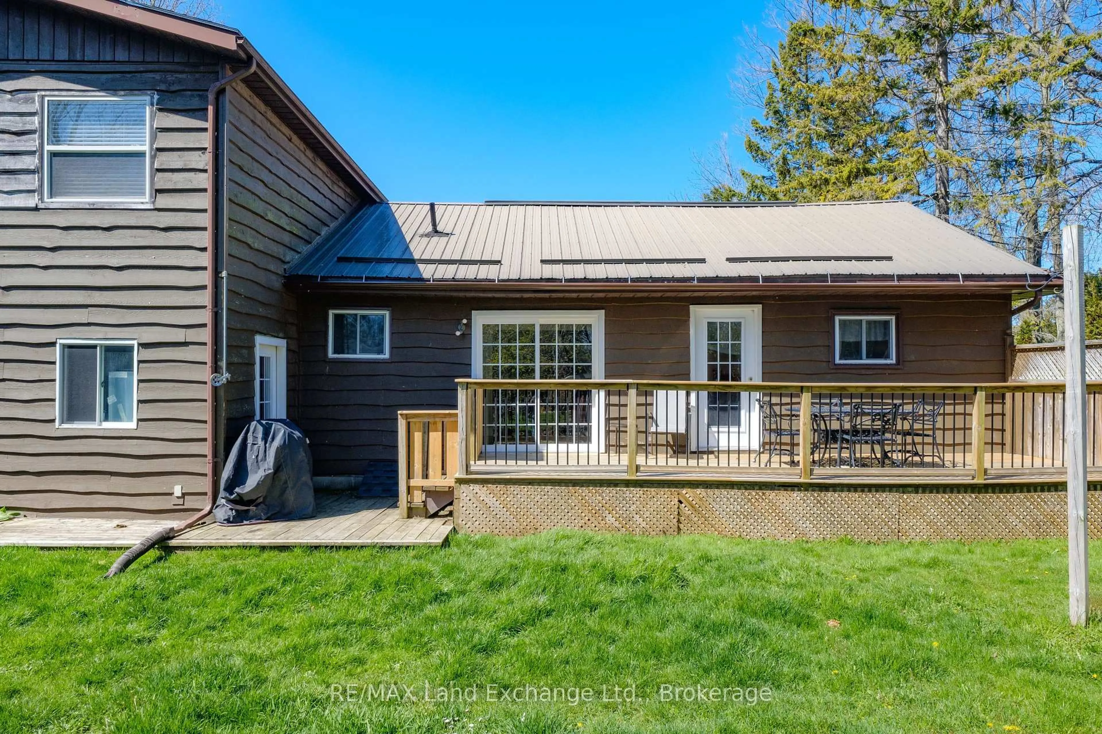 Home with vinyl exterior material, unknown for 180 Huron Rd, Huron-Kinloss Ontario N2Z 2X3