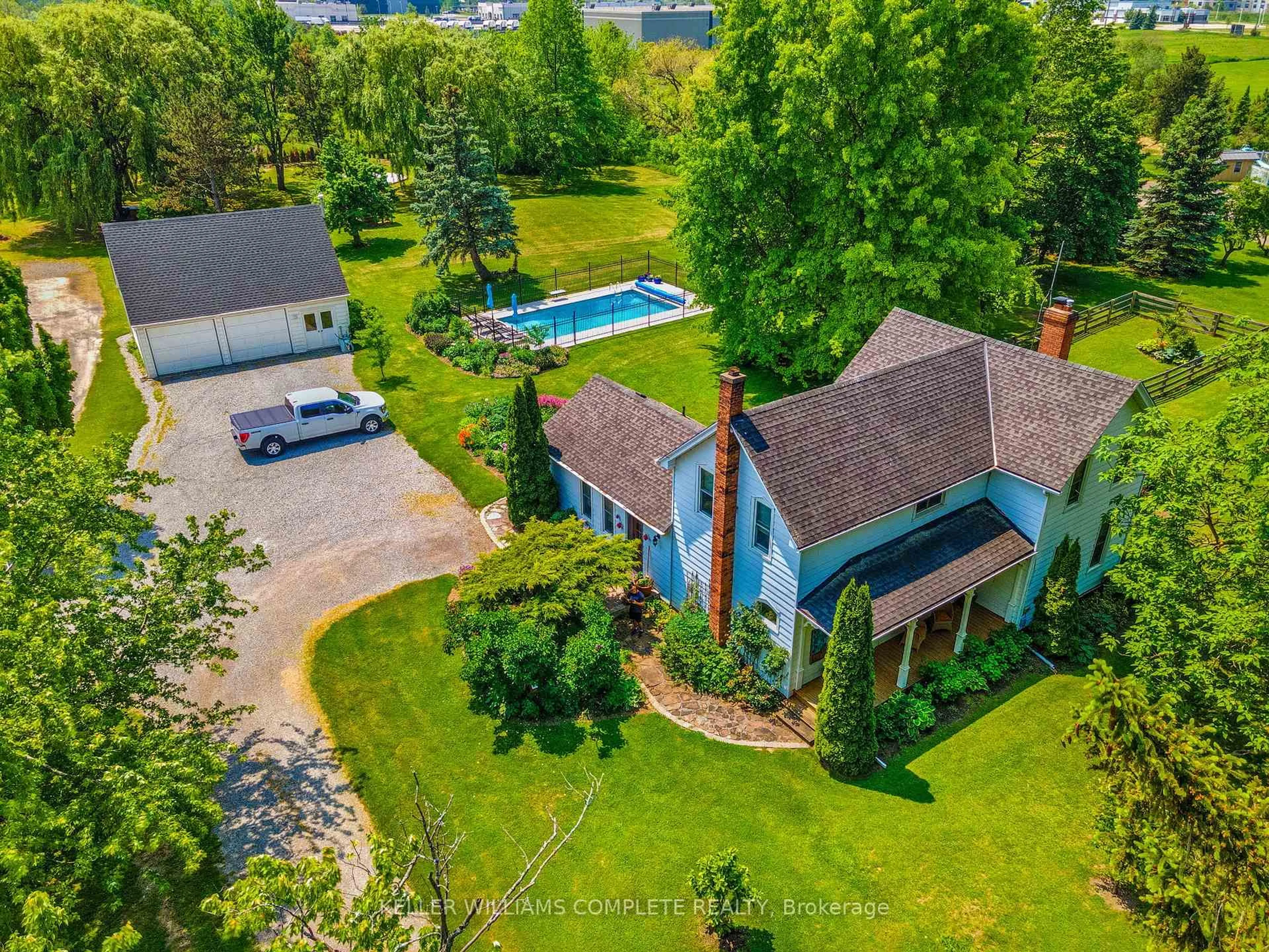 A pic from outside/outdoor area/front of a property/back of a property/a pic from drone, water/lake/river/ocean view for 519 Queenston Rd, Niagara-on-the-Lake Ontario L0S 1J0