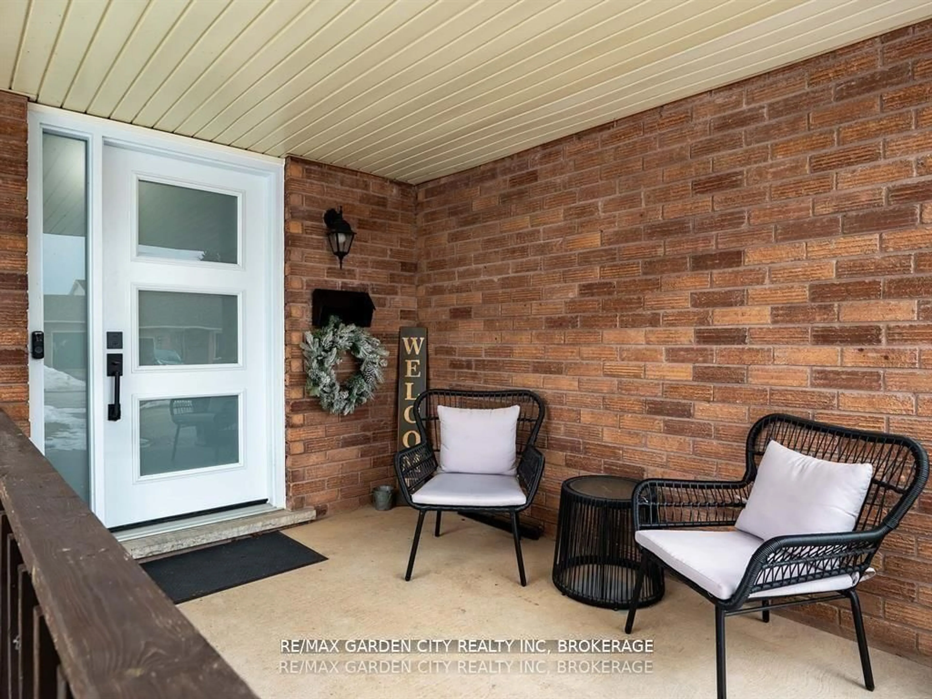 Home with brick exterior material, street for 11 Vintage Cres, St. Catharines Ontario L2S 3C1